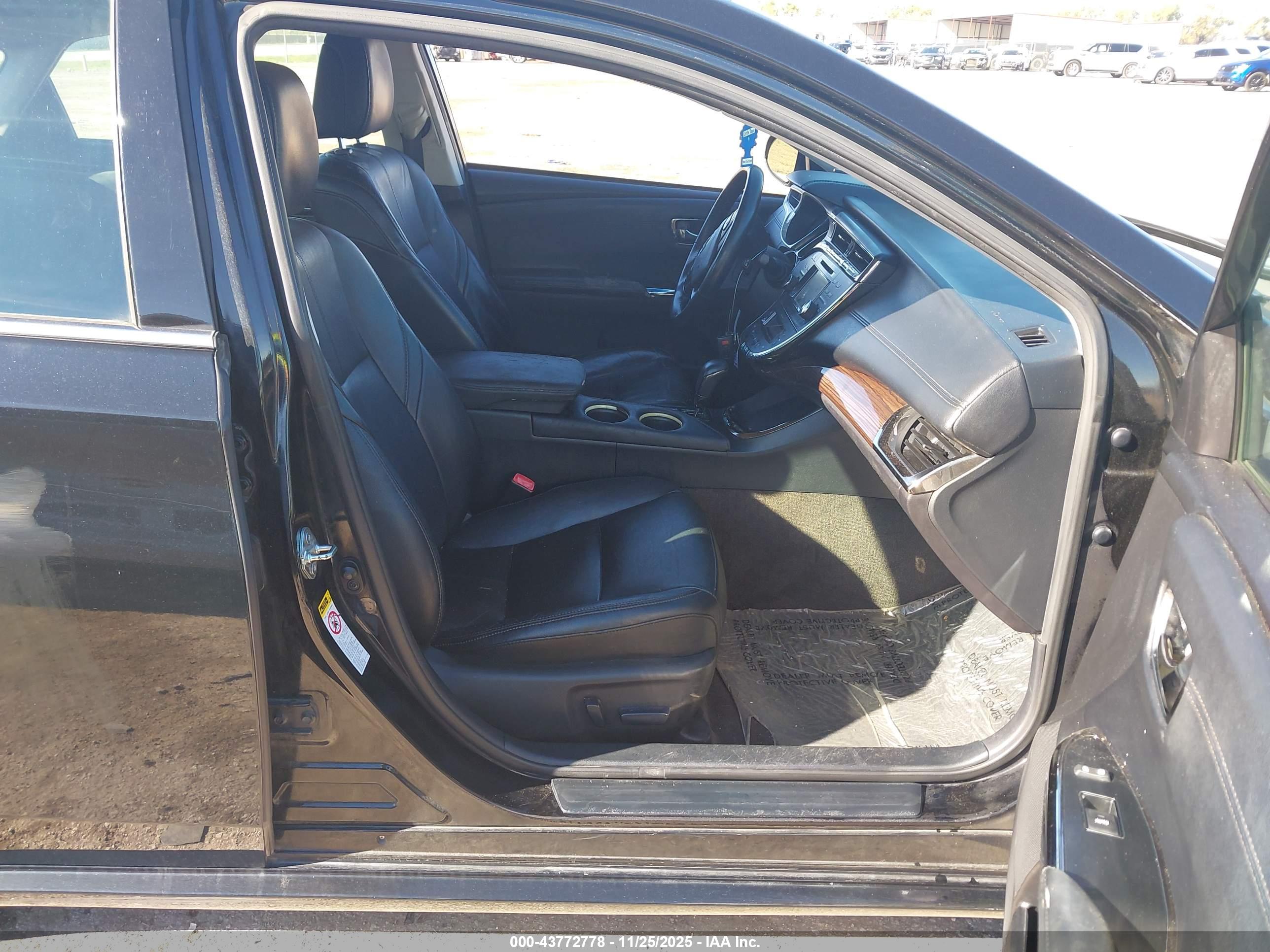 TOYOTA AVALON image 5