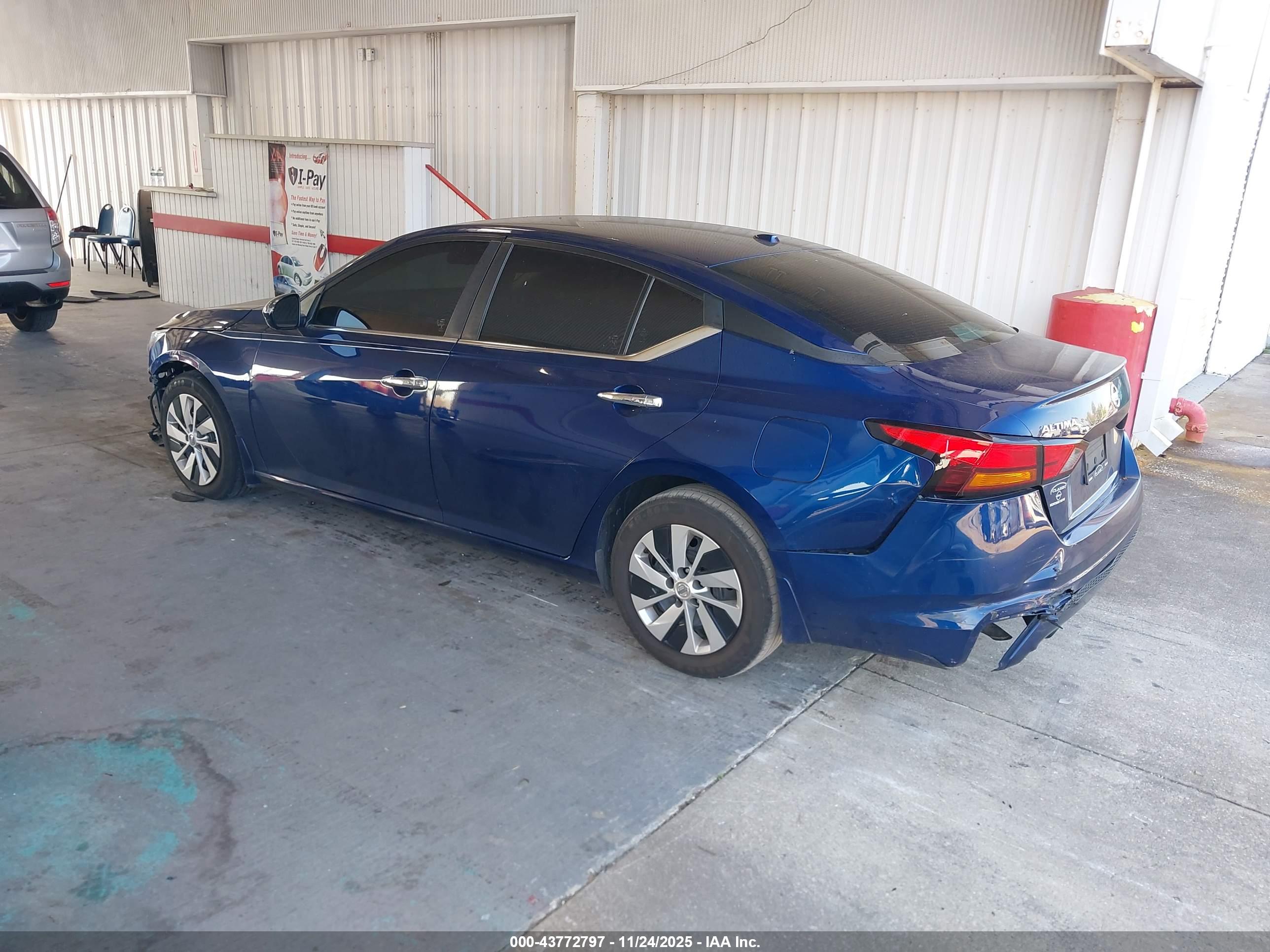 NISSAN ALTIMA image 3