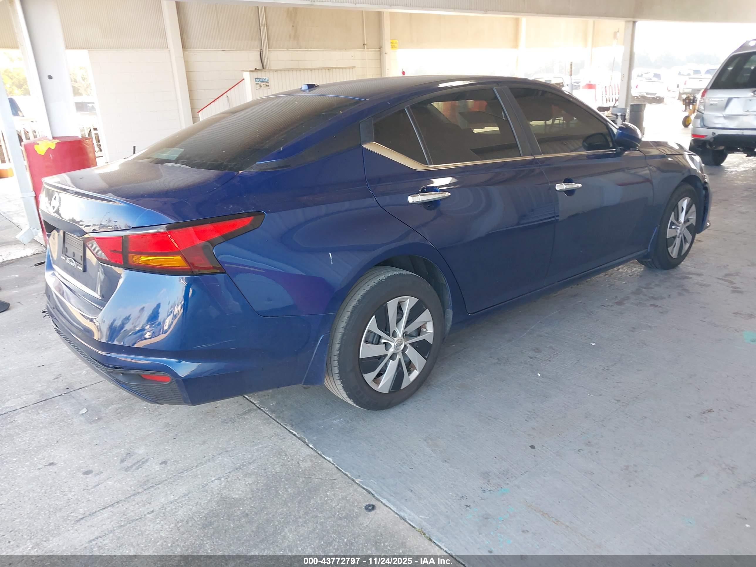 NISSAN ALTIMA image 4