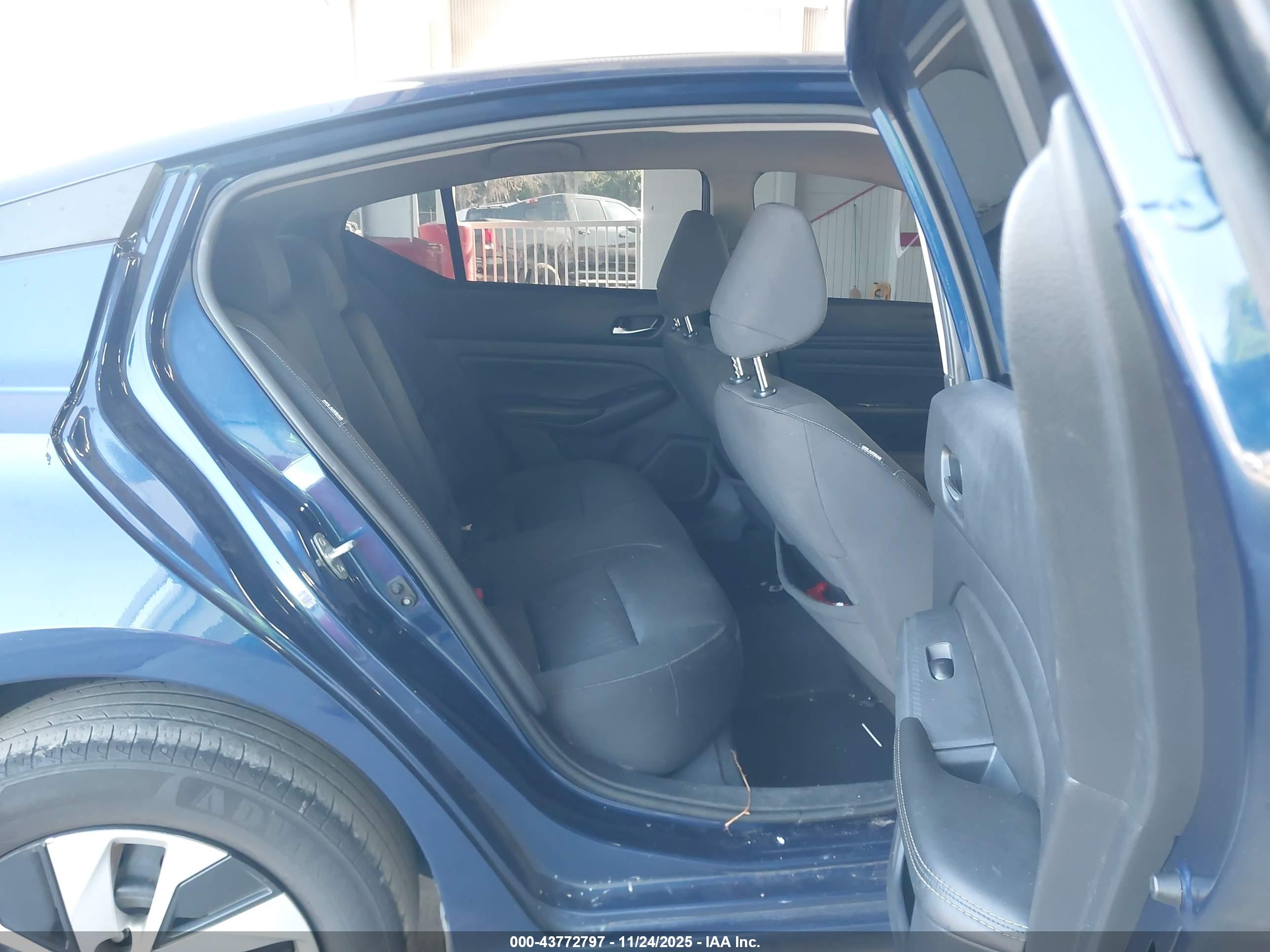 NISSAN ALTIMA image 8