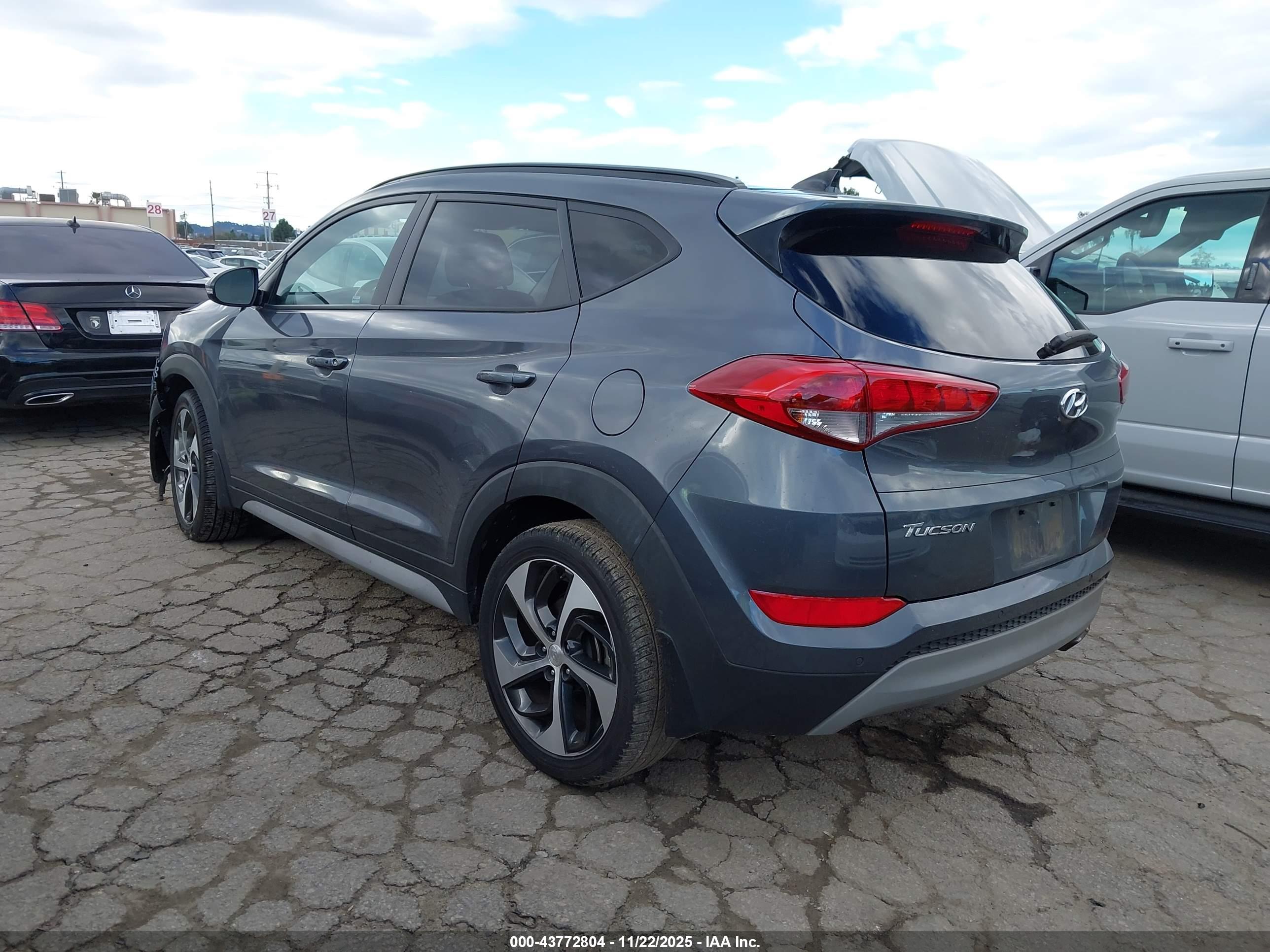 HYUNDAI TUCSON image 3