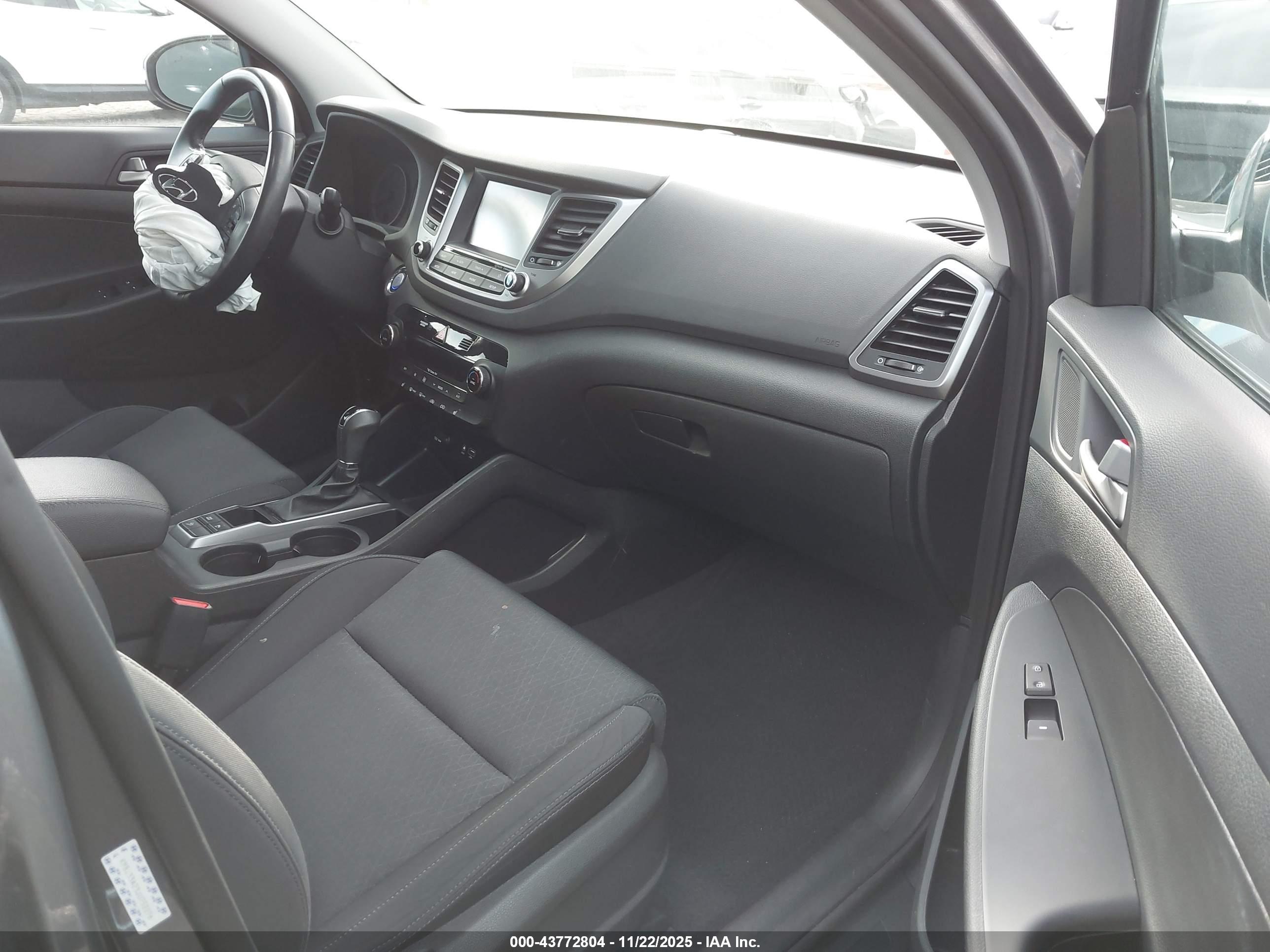 HYUNDAI TUCSON image 5