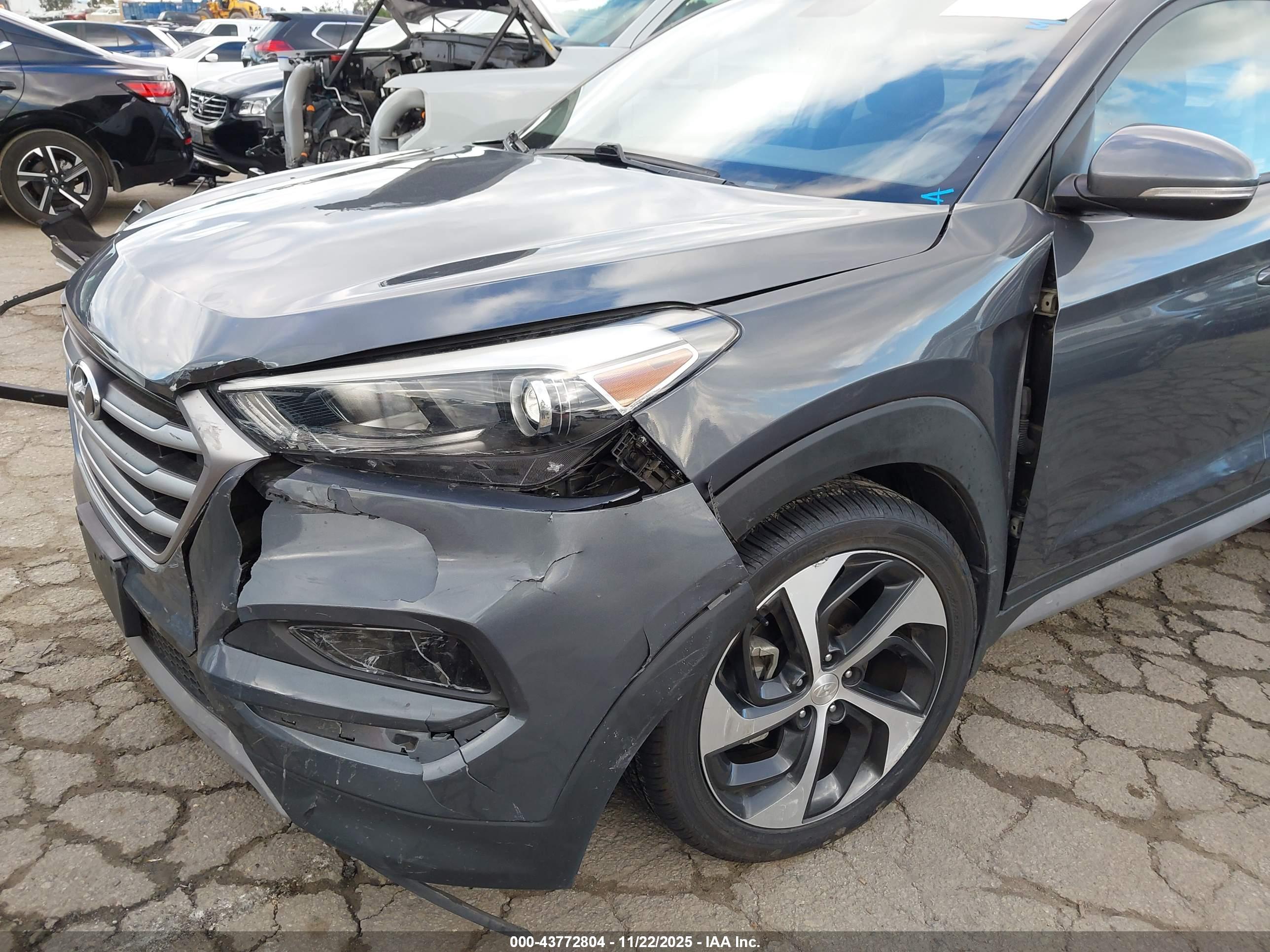 HYUNDAI TUCSON image 6