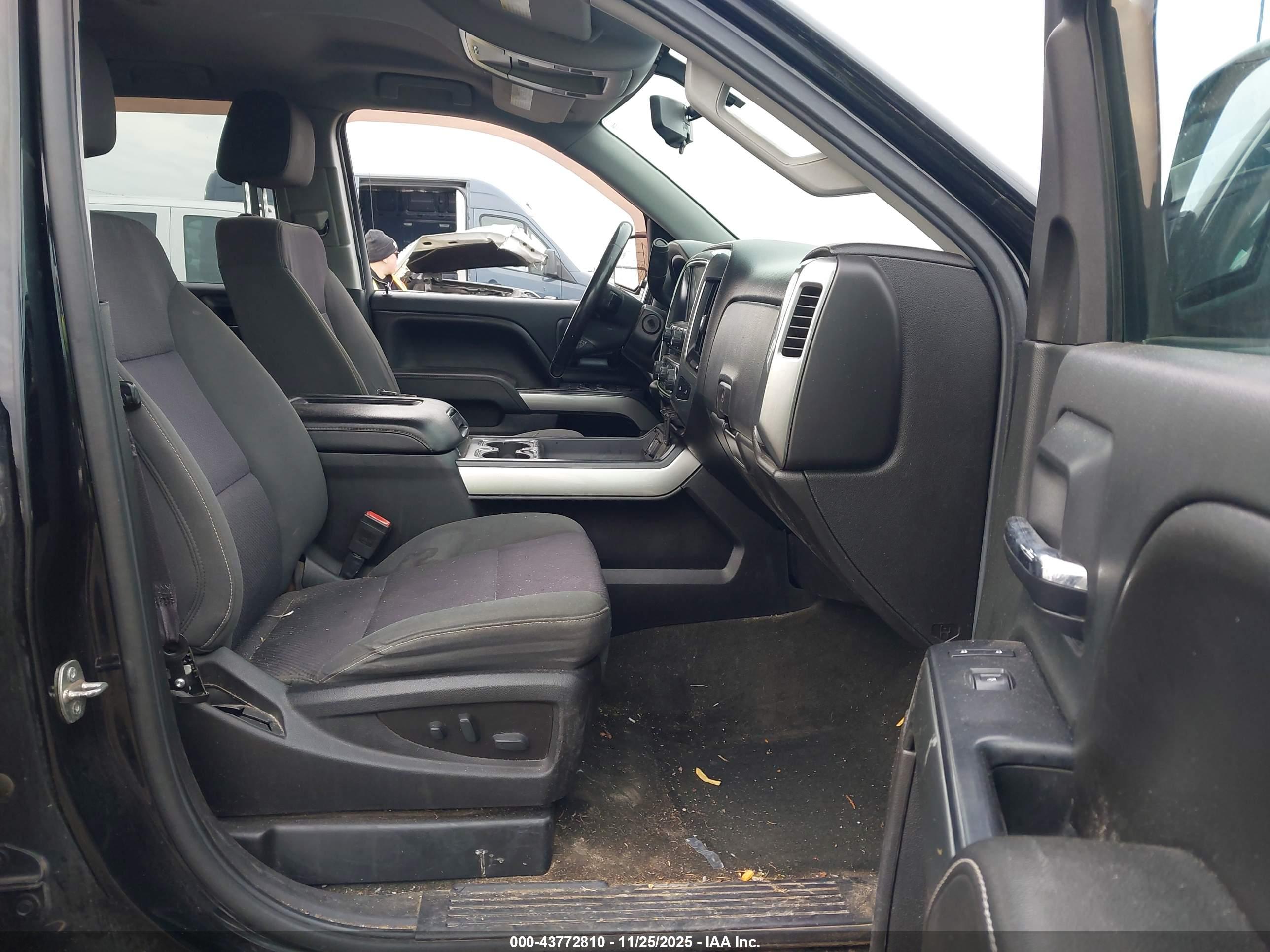 CHEVROLET SILVERADO image 5