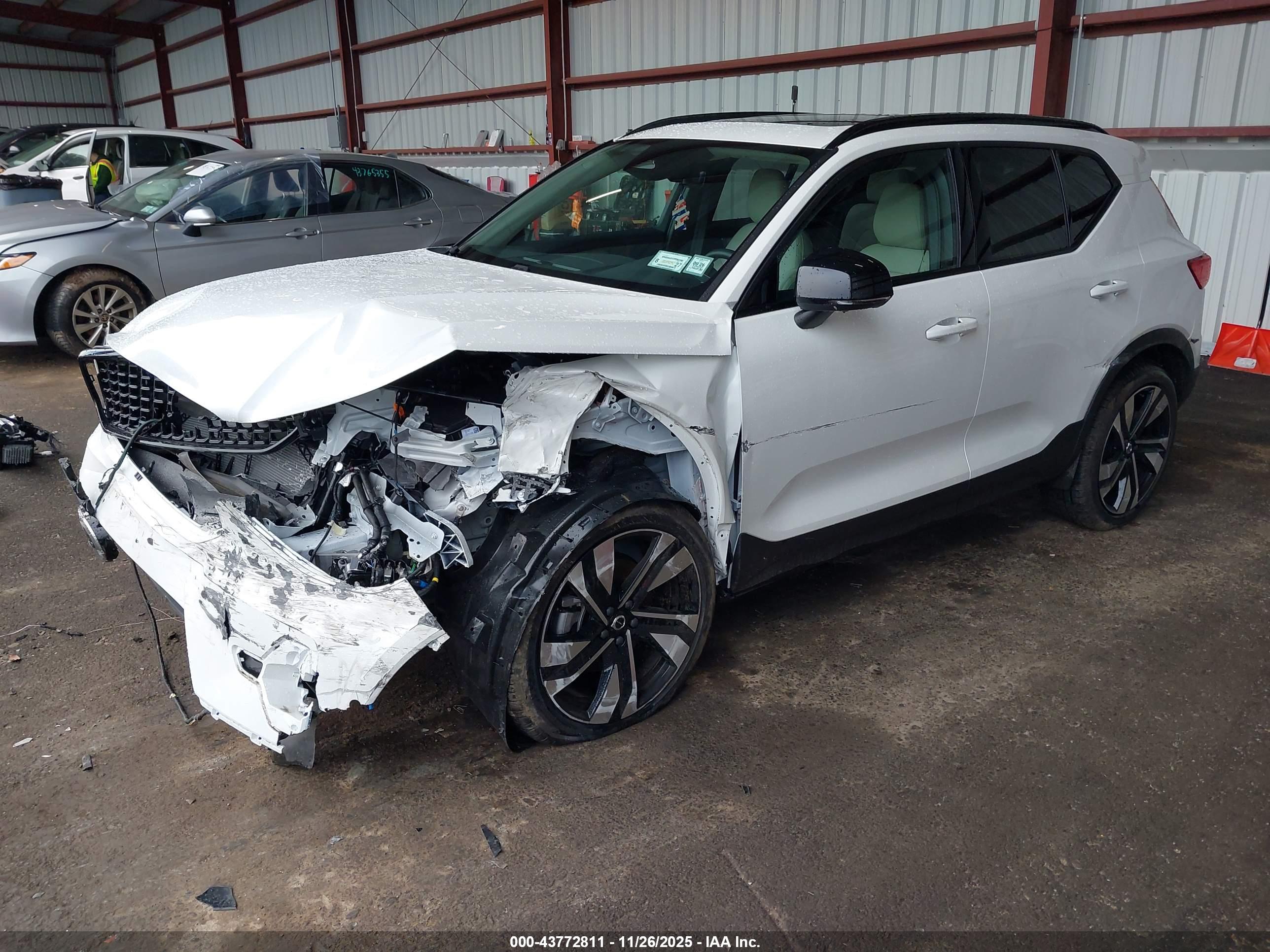 VOLVO XC40 image 2