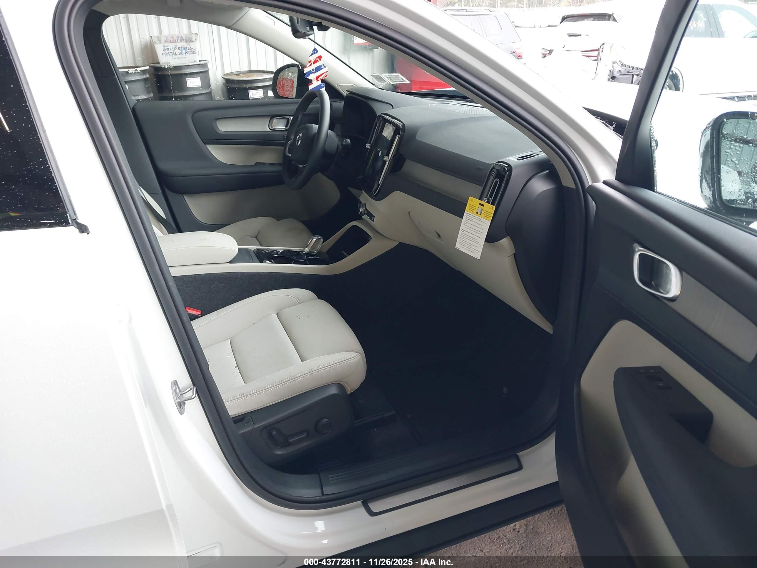 VOLVO XC40 image 5
