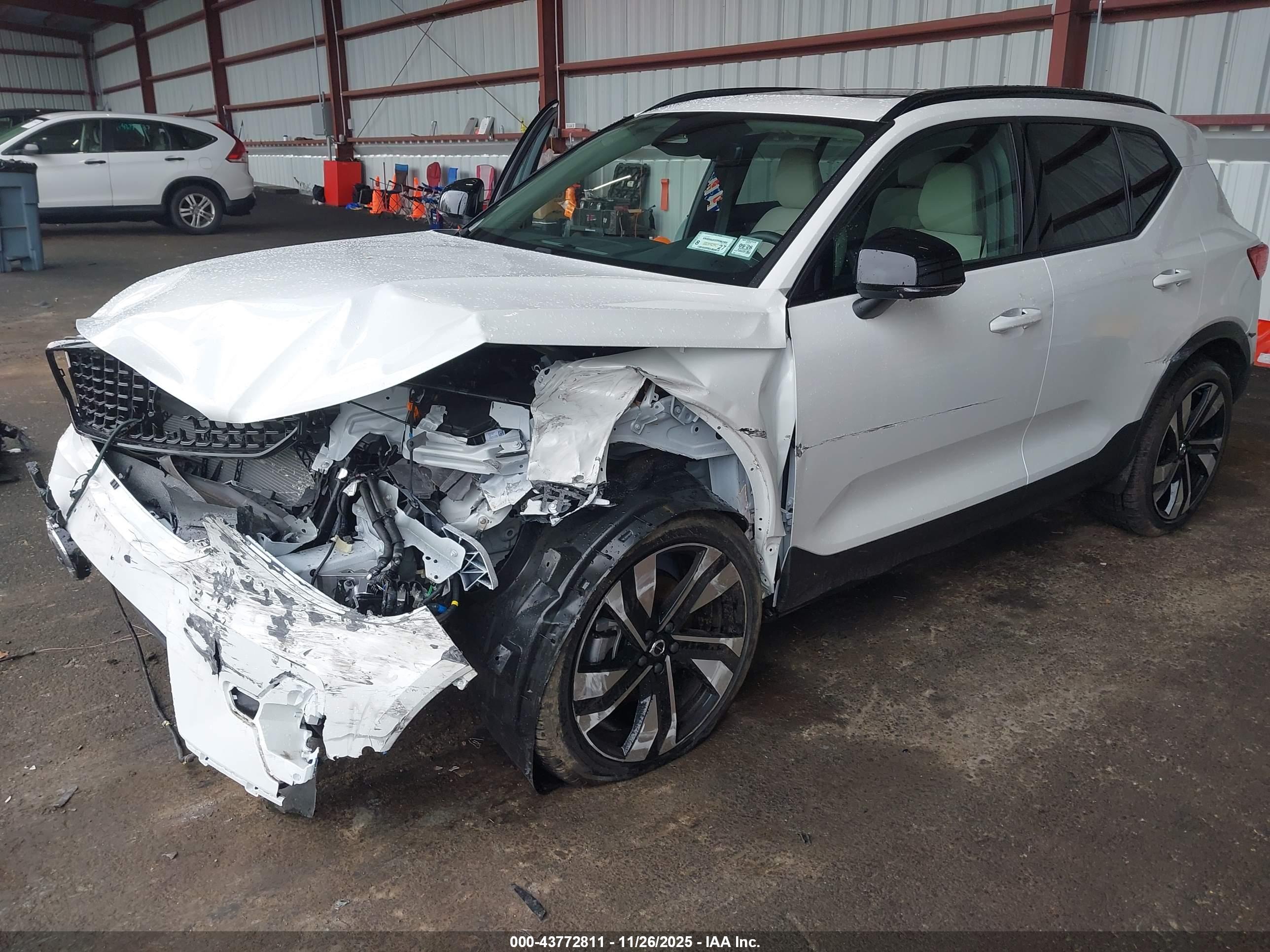 VOLVO XC40 image 6