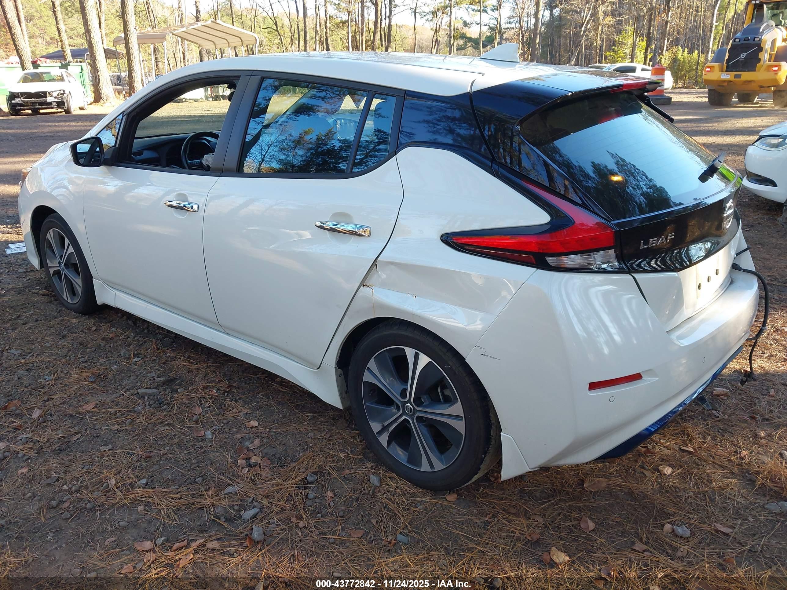 NISSAN LEAF image 3