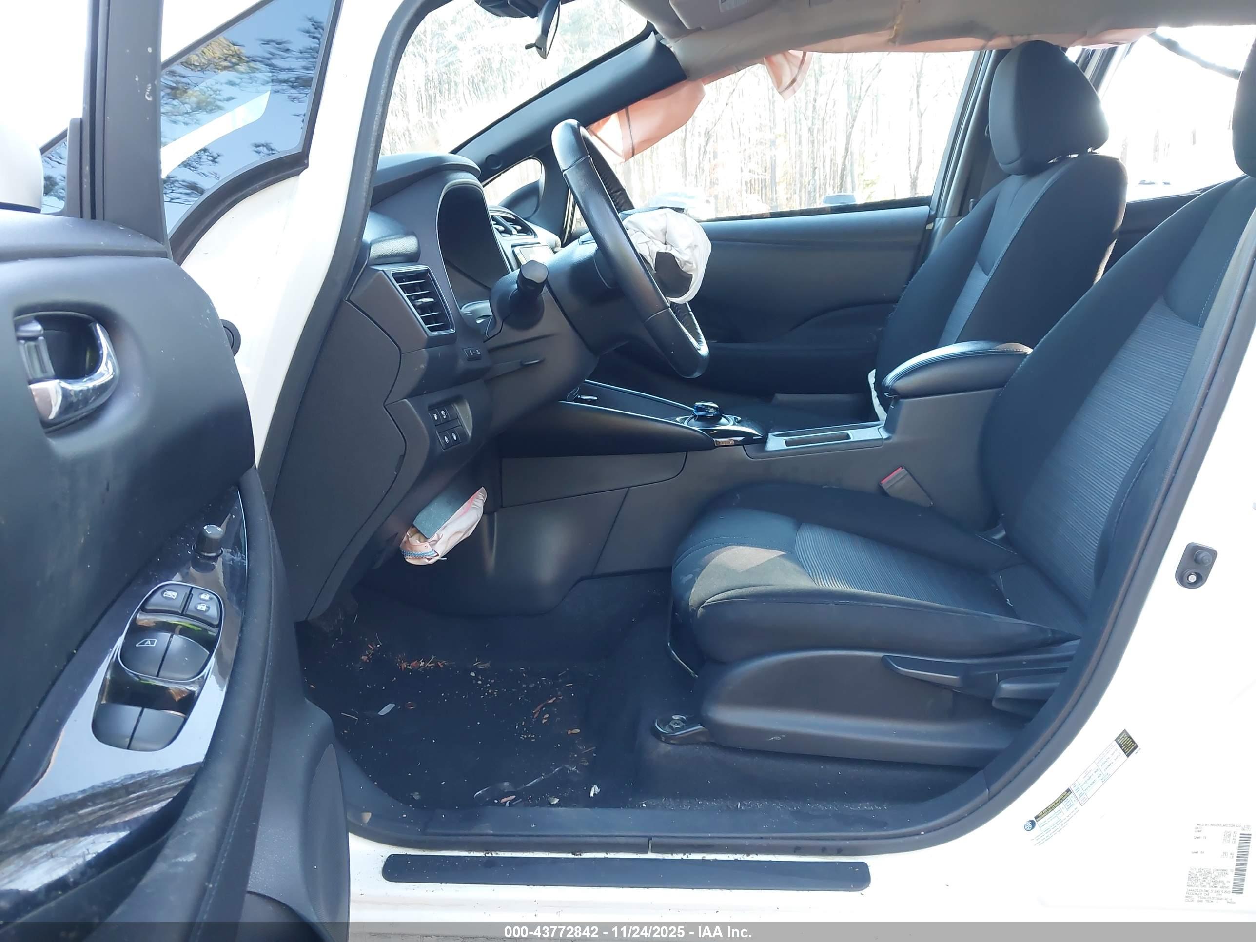 NISSAN LEAF image 5