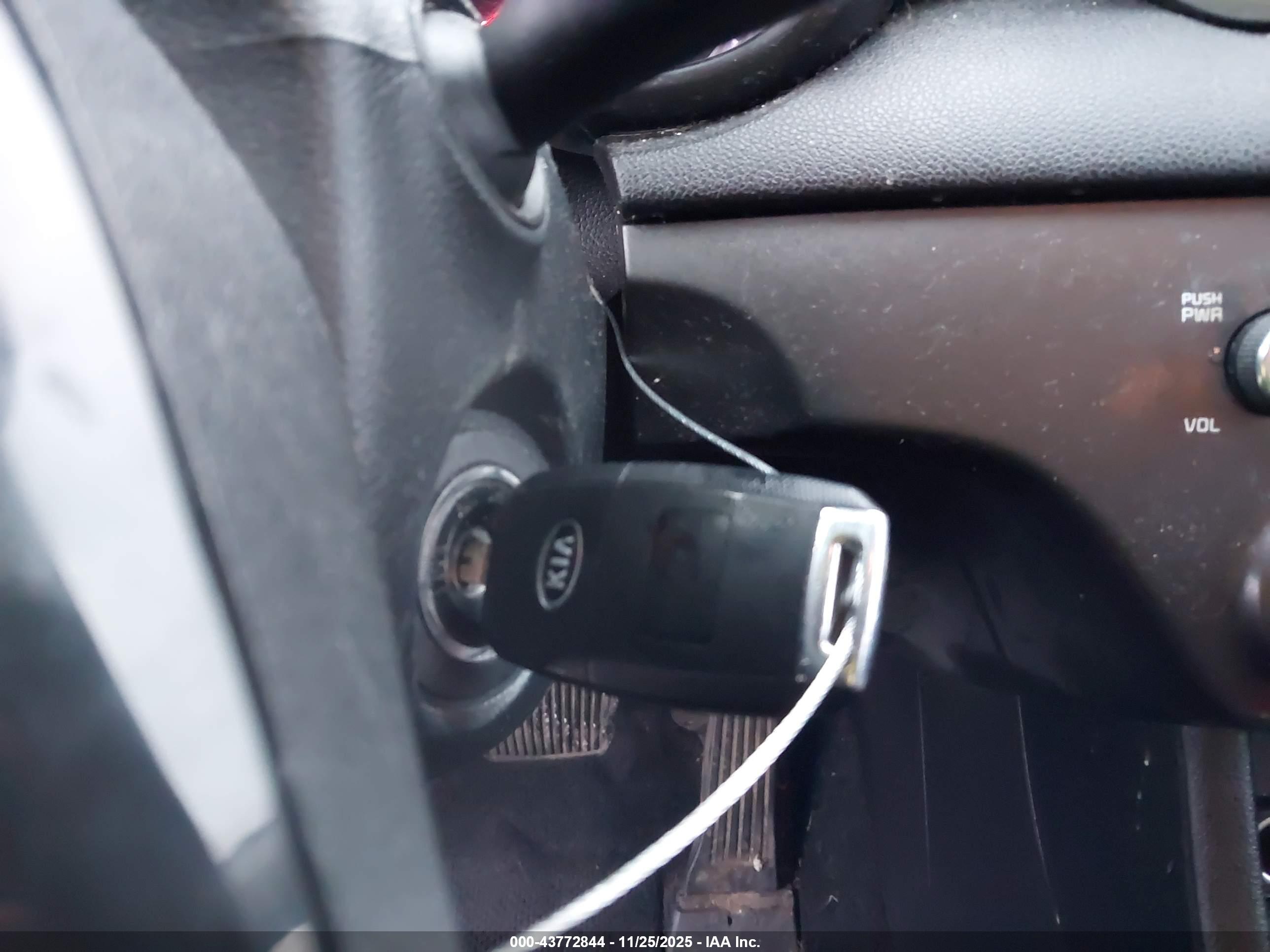 KIA SPORTAGE image 11