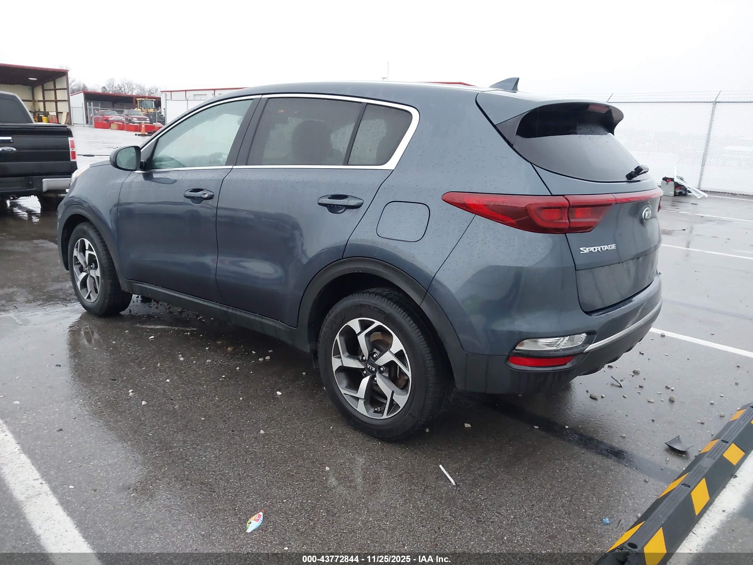 KIA SPORTAGE image 3