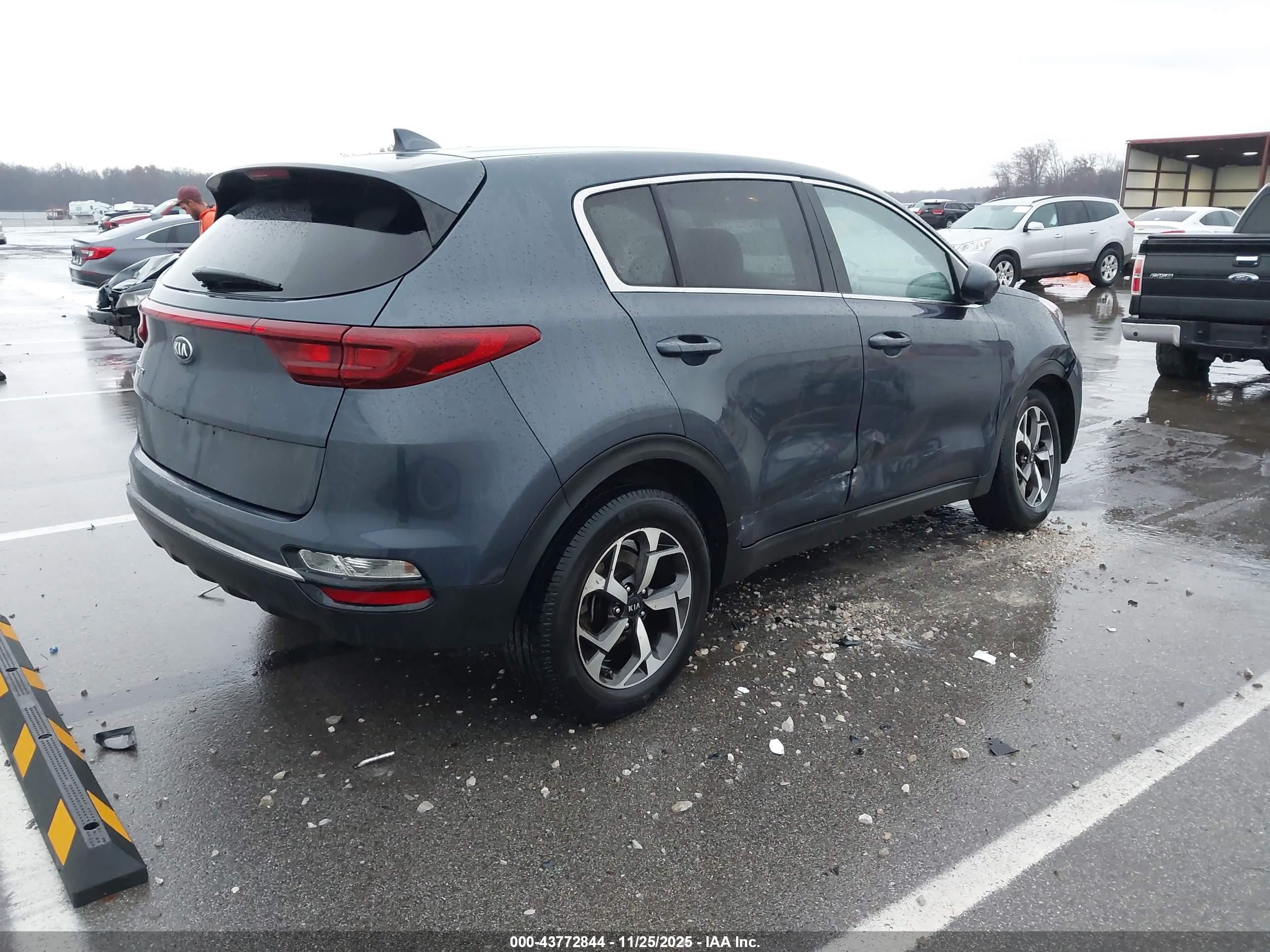 KIA SPORTAGE image 4