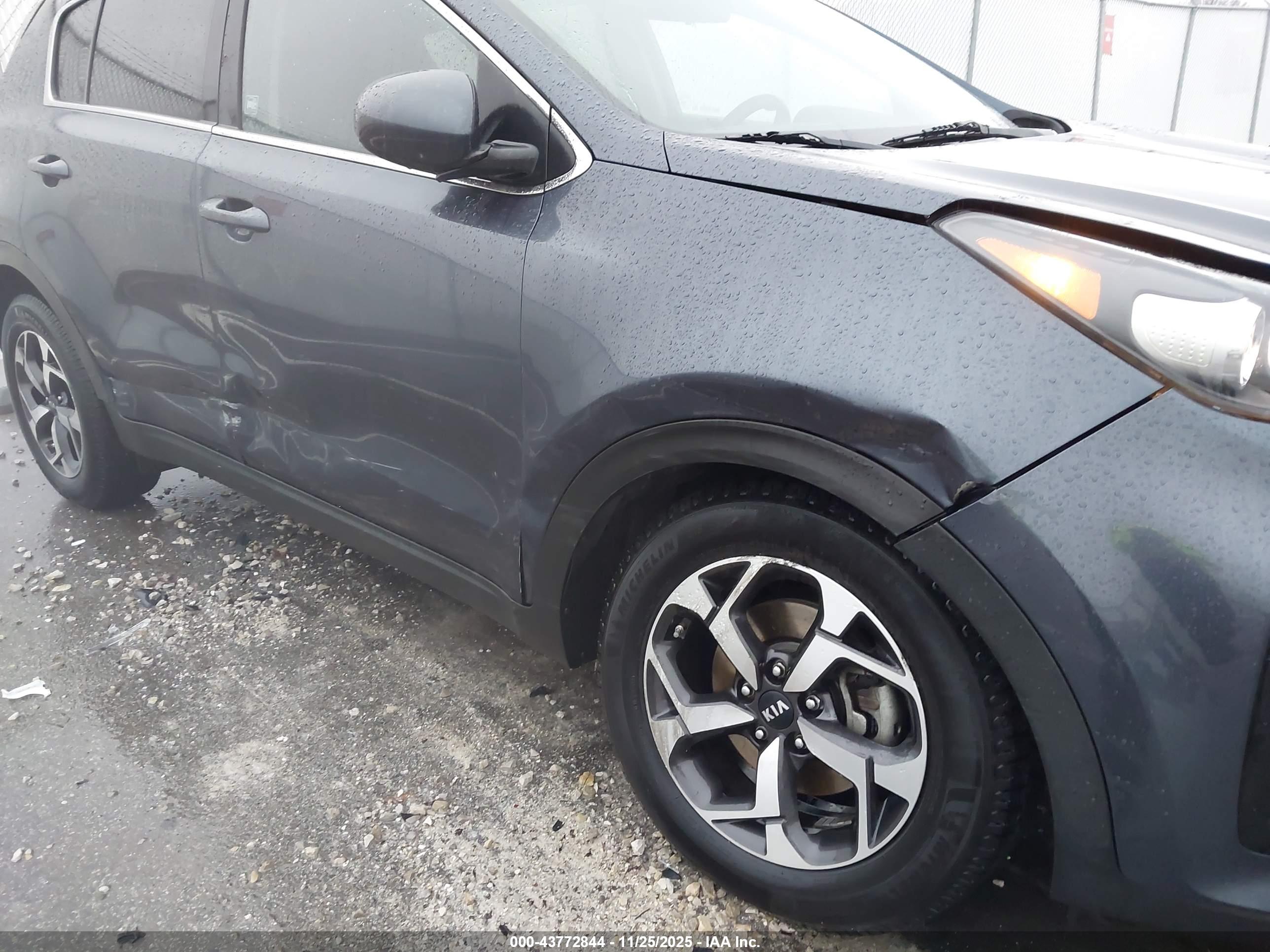 KIA SPORTAGE image 6