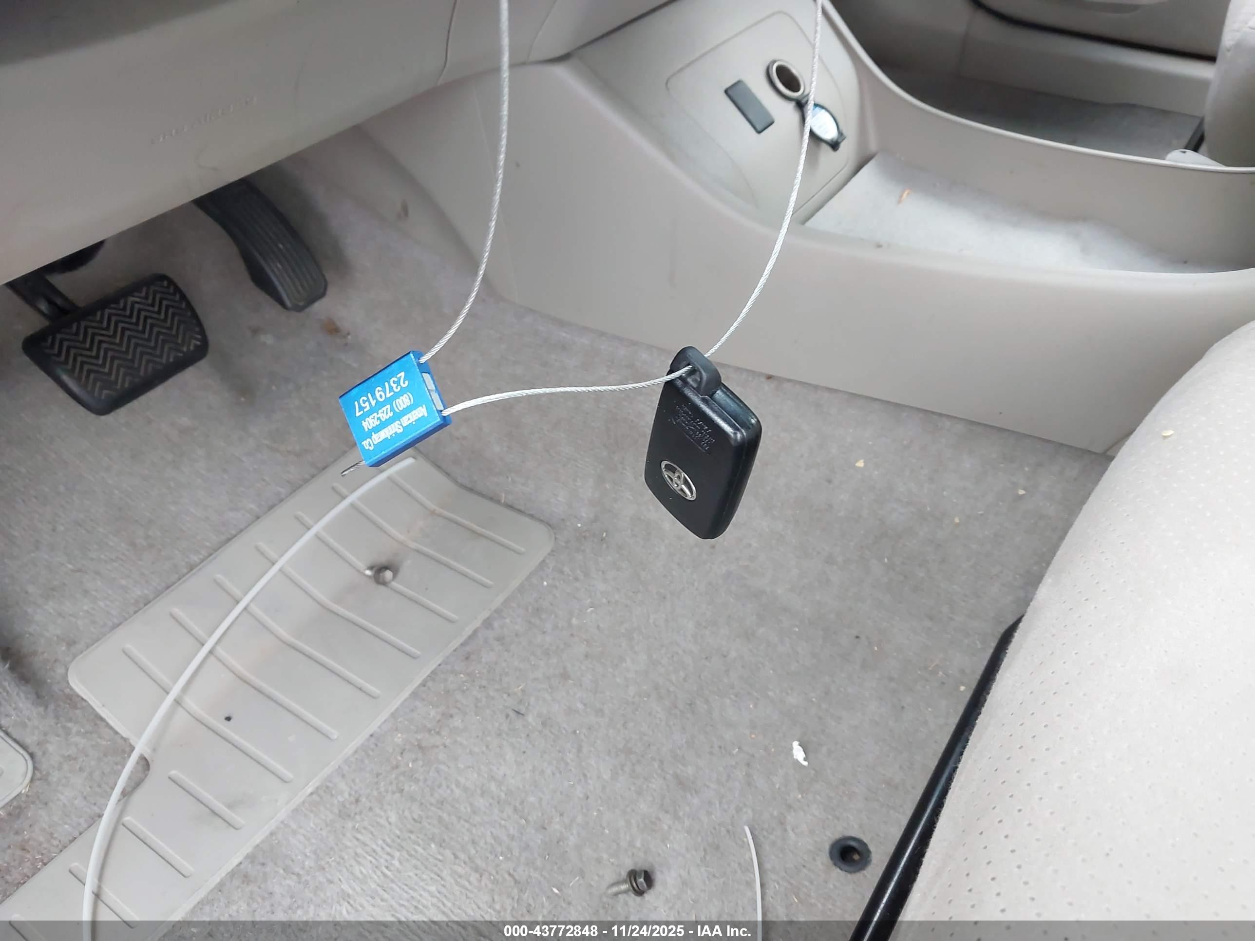 TOYOTA PRIUS image 11