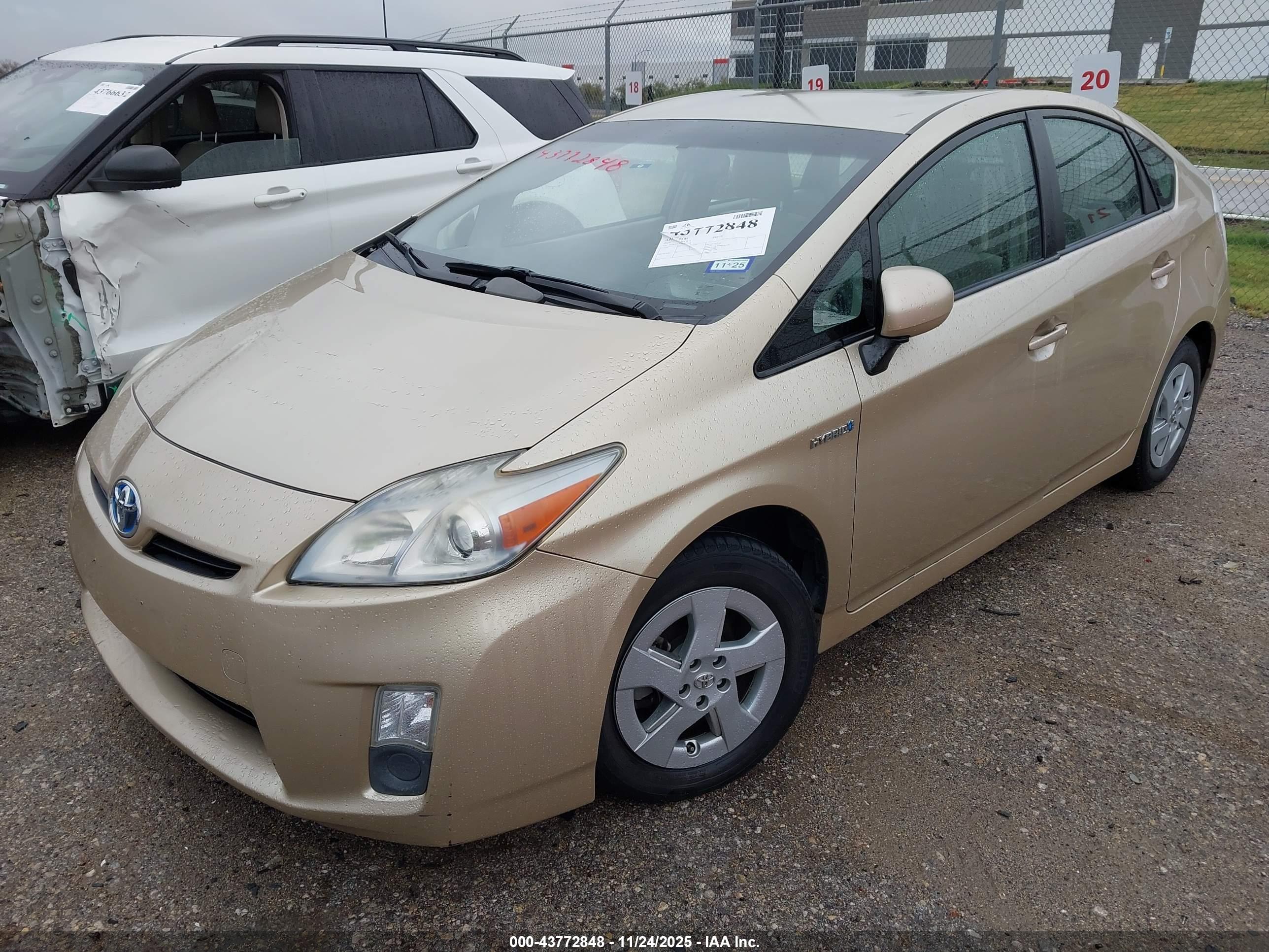 TOYOTA PRIUS image 2