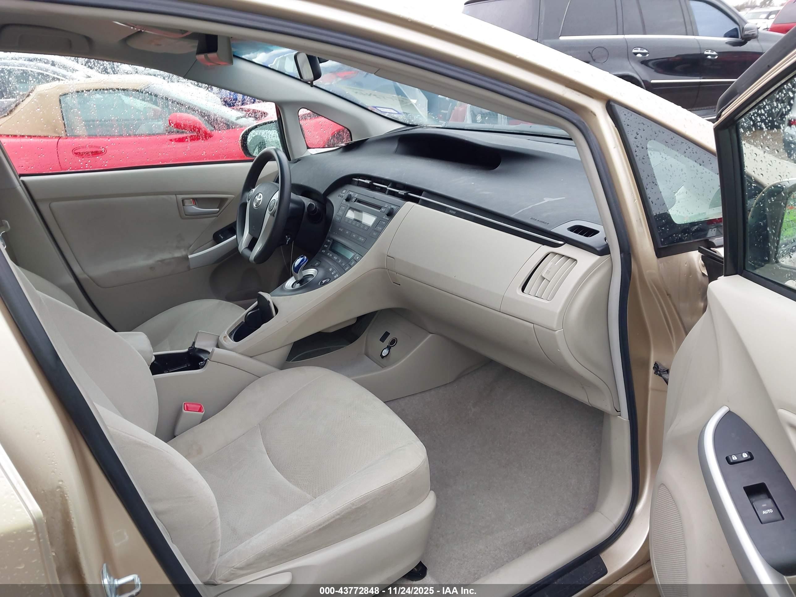 TOYOTA PRIUS image 5