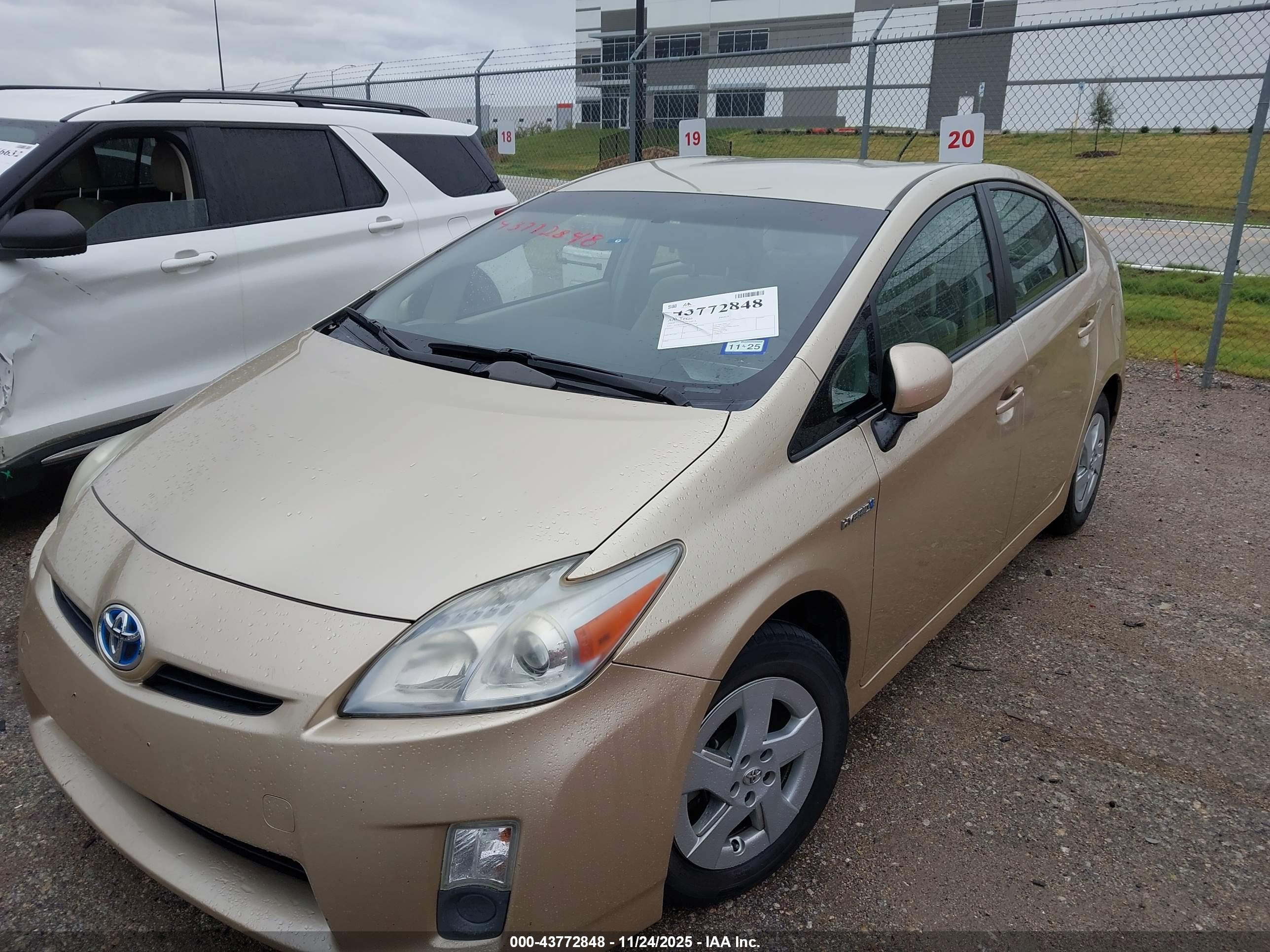 TOYOTA PRIUS image 6