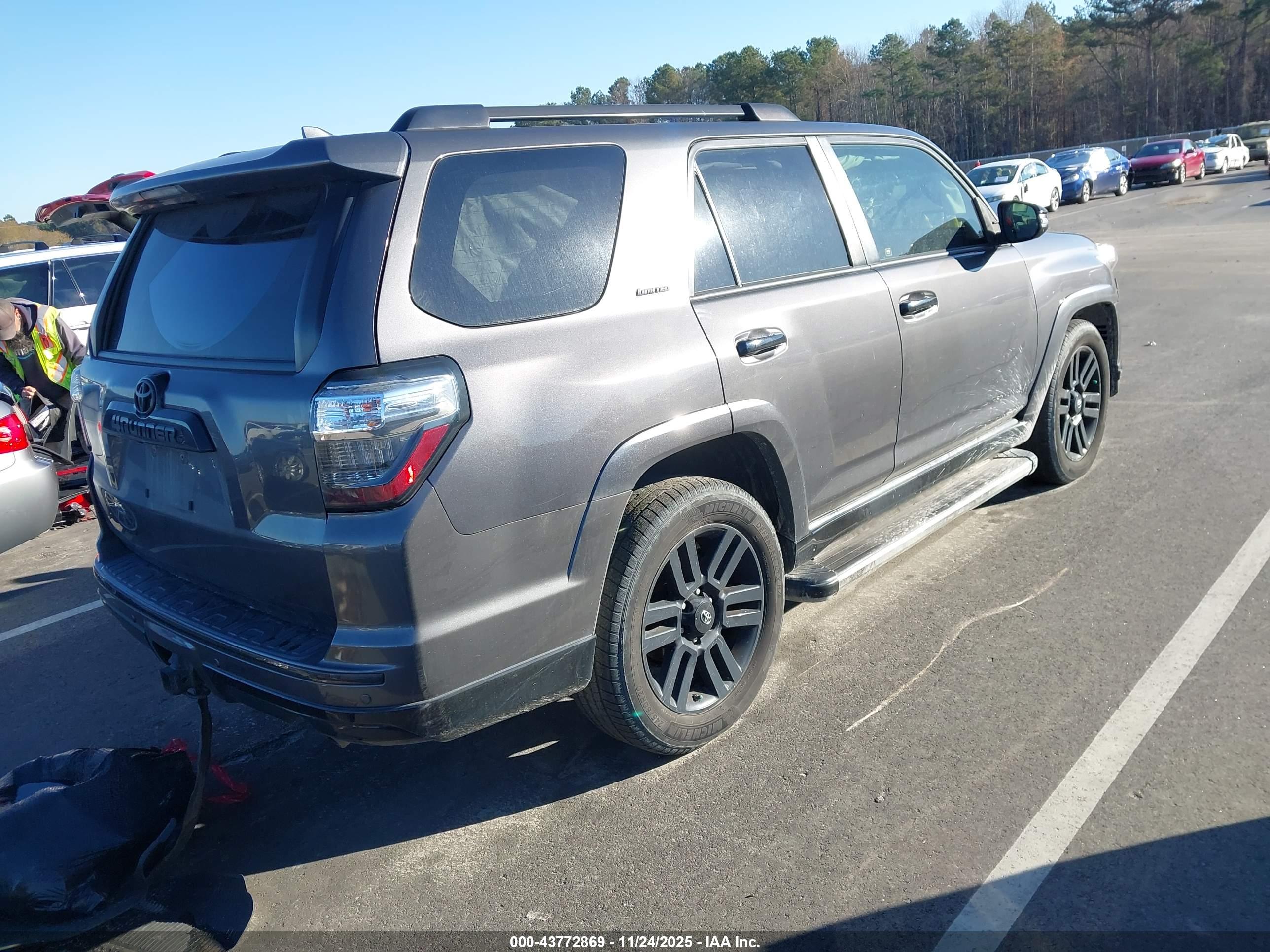 TOYOTA 4RUNNER image 4