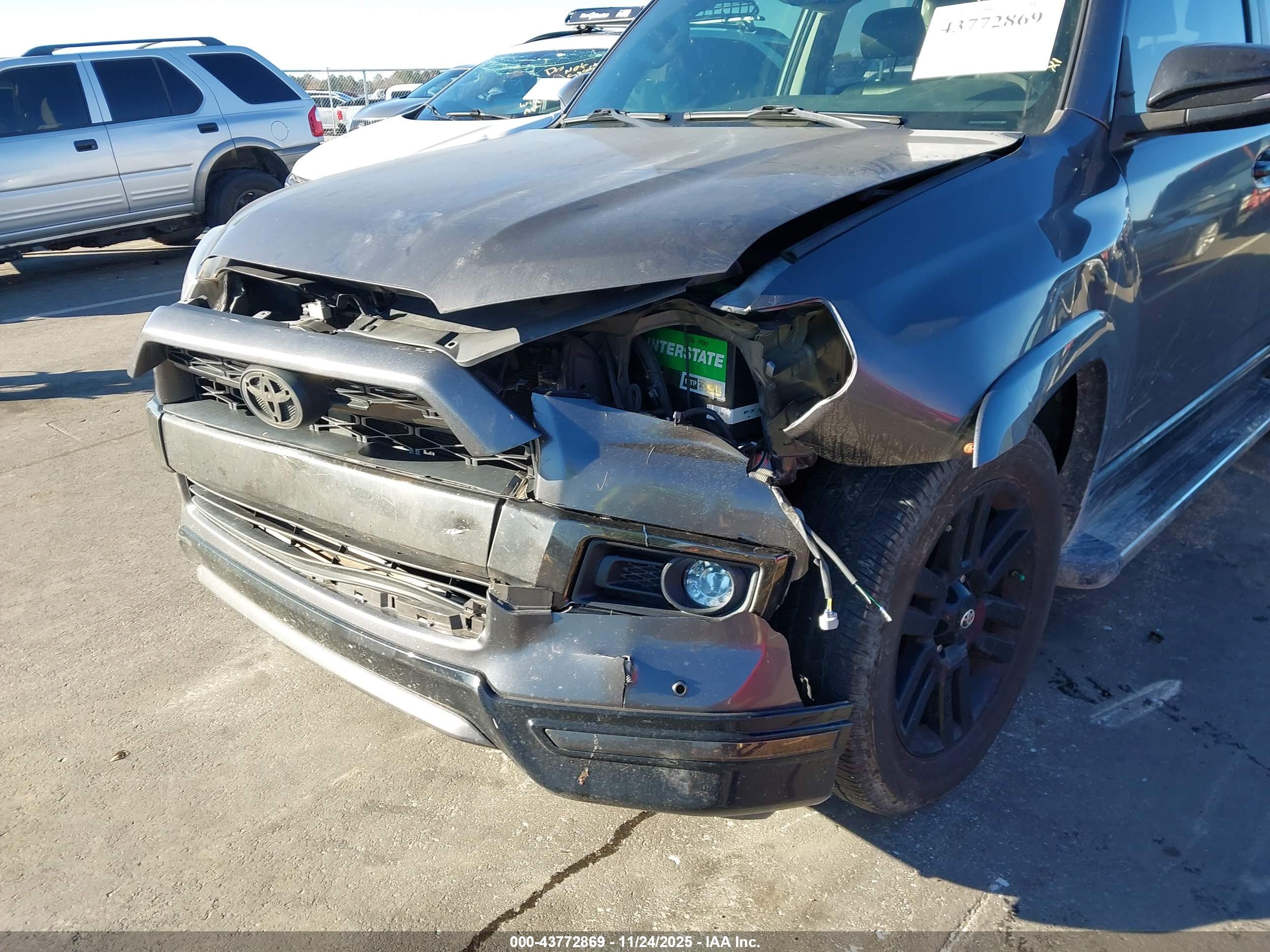 TOYOTA 4RUNNER image 6