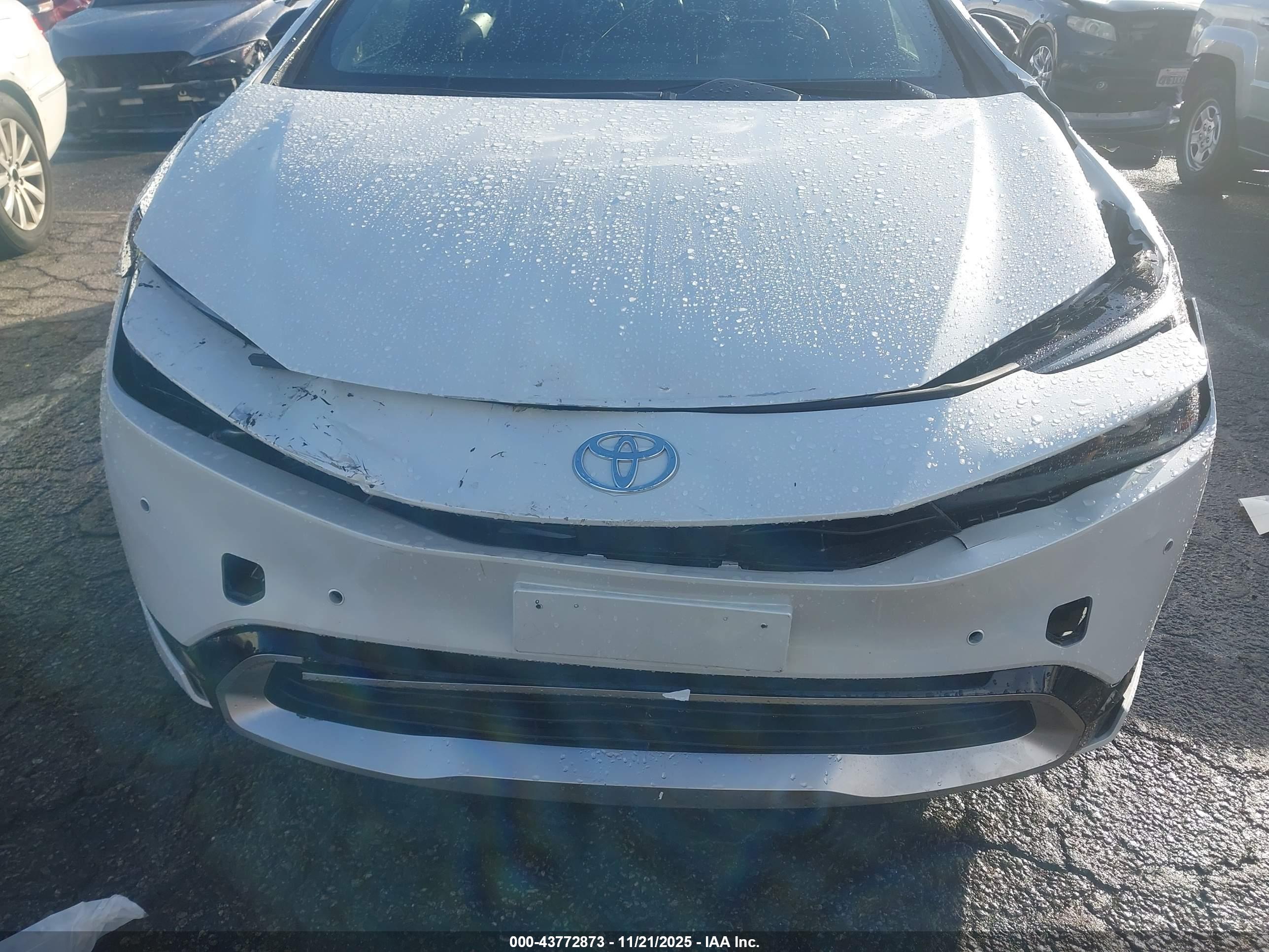 TOYOTA PRIUS image 6