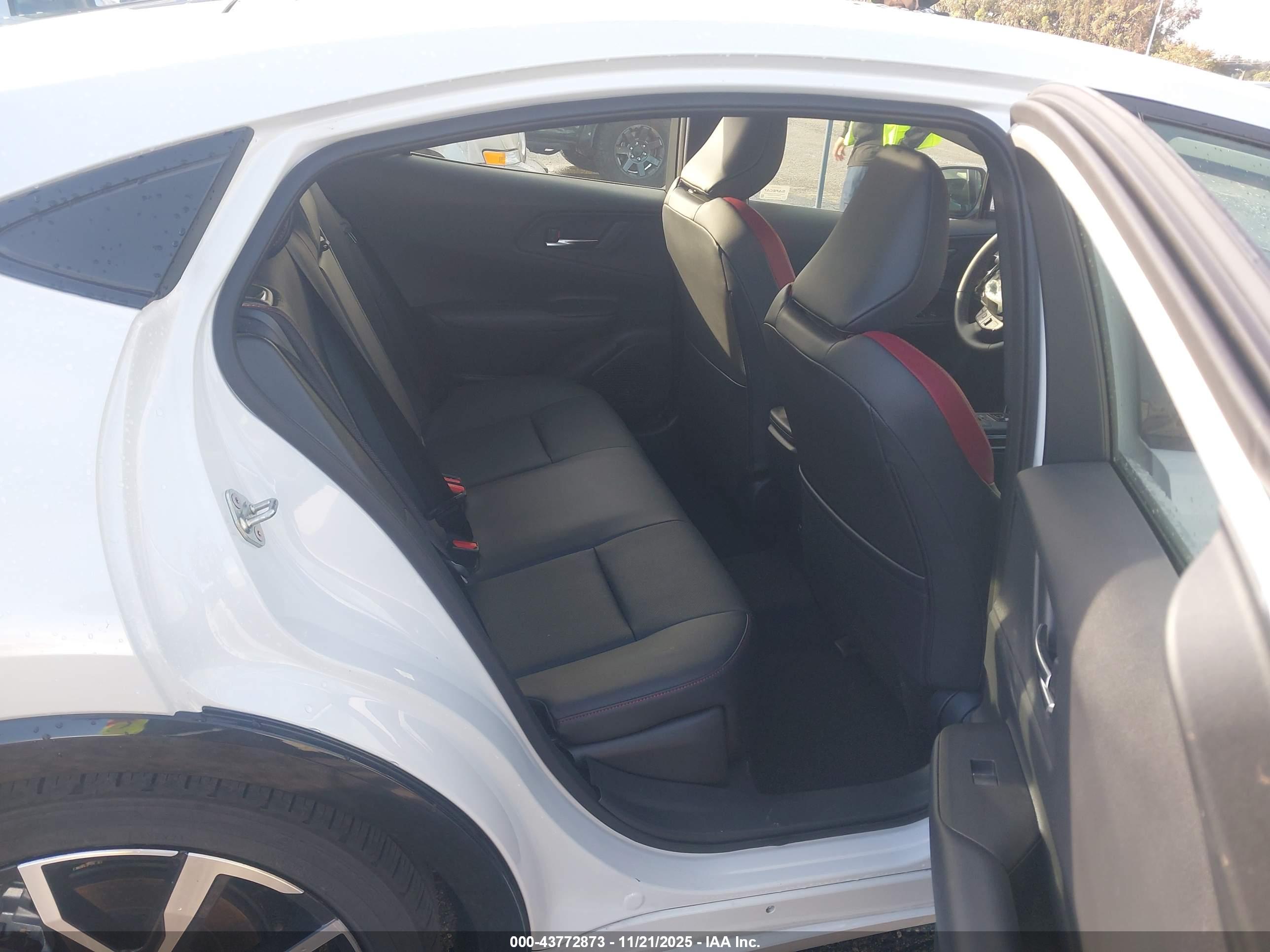 TOYOTA PRIUS image 8
