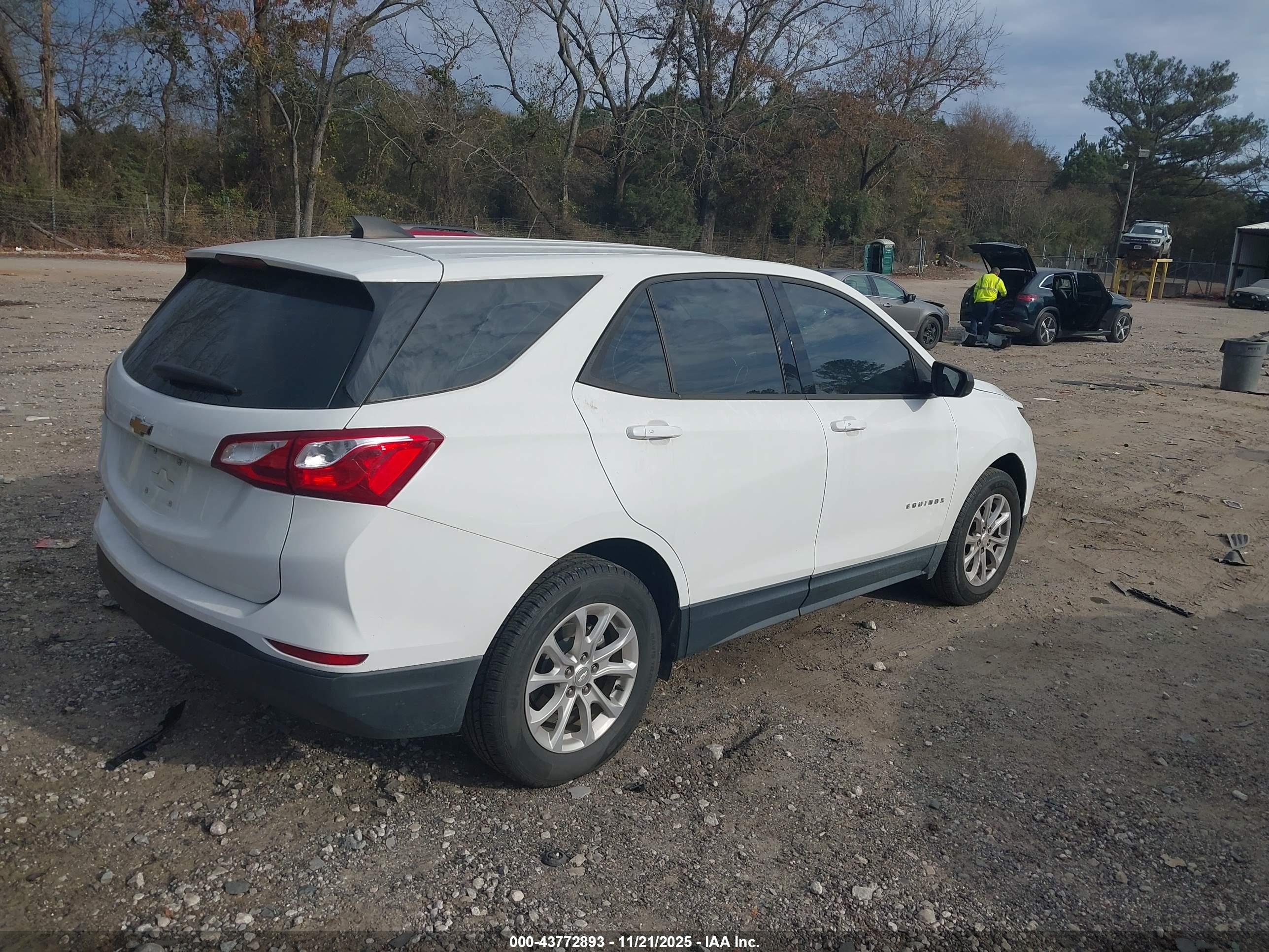 CHEVROLET EQUINOX image 4