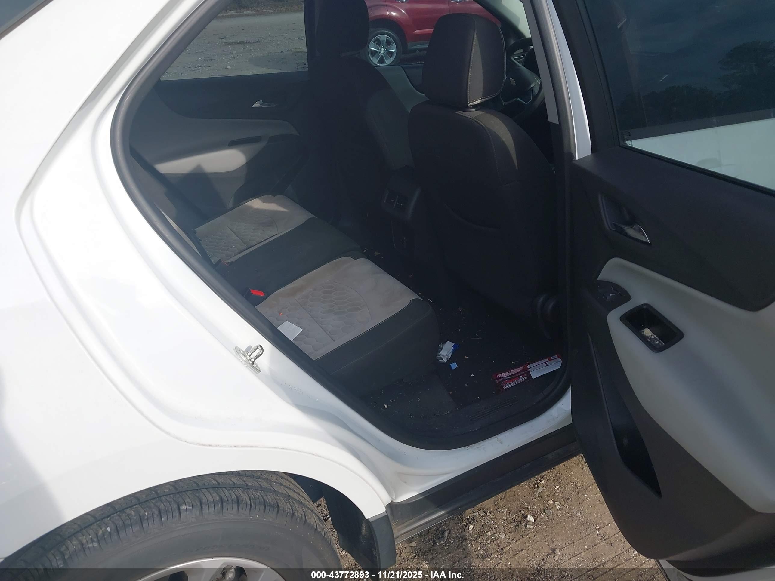 CHEVROLET EQUINOX image 8