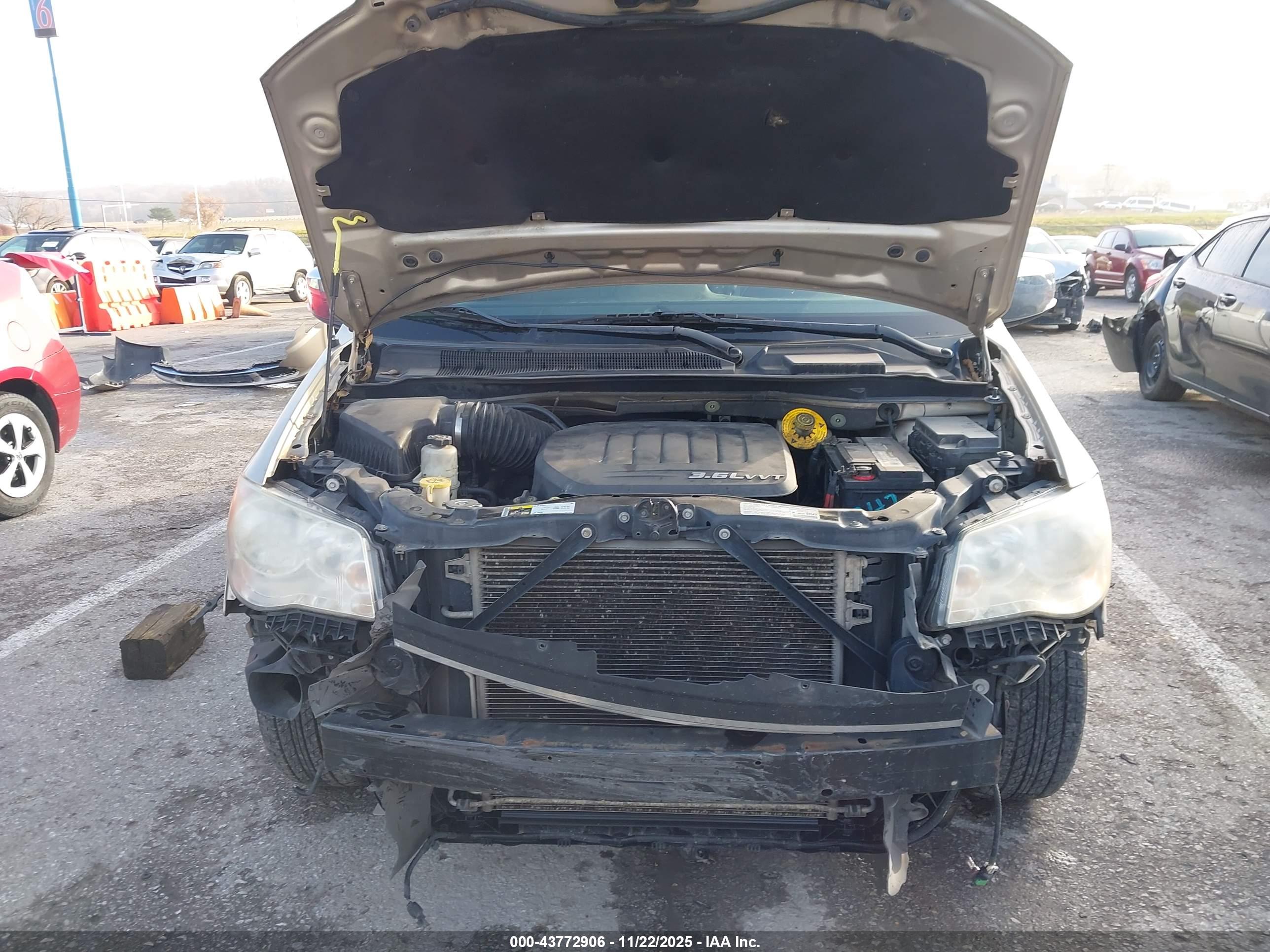 CHRYSLER TOWN image 10
