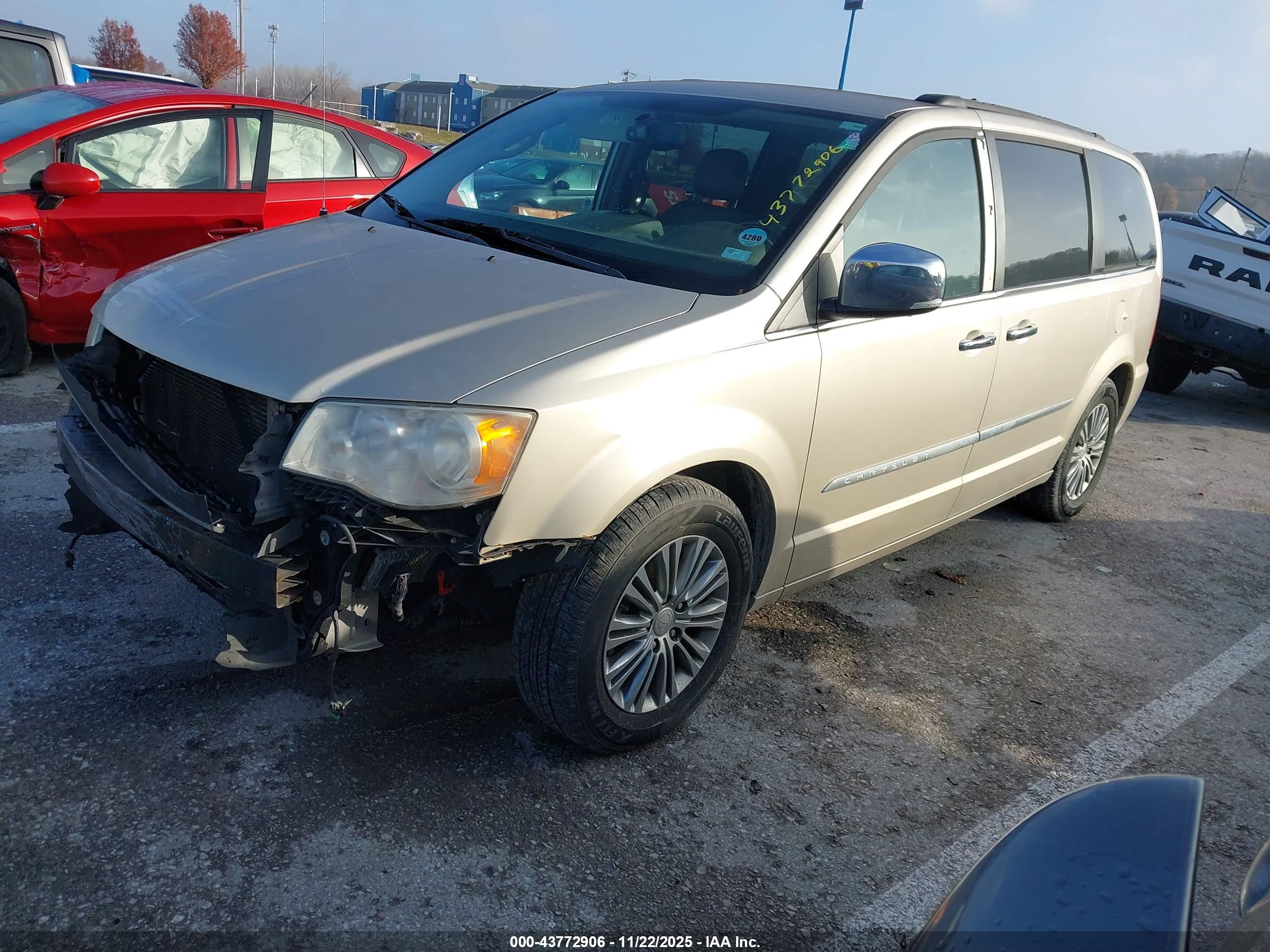 CHRYSLER TOWN image 2