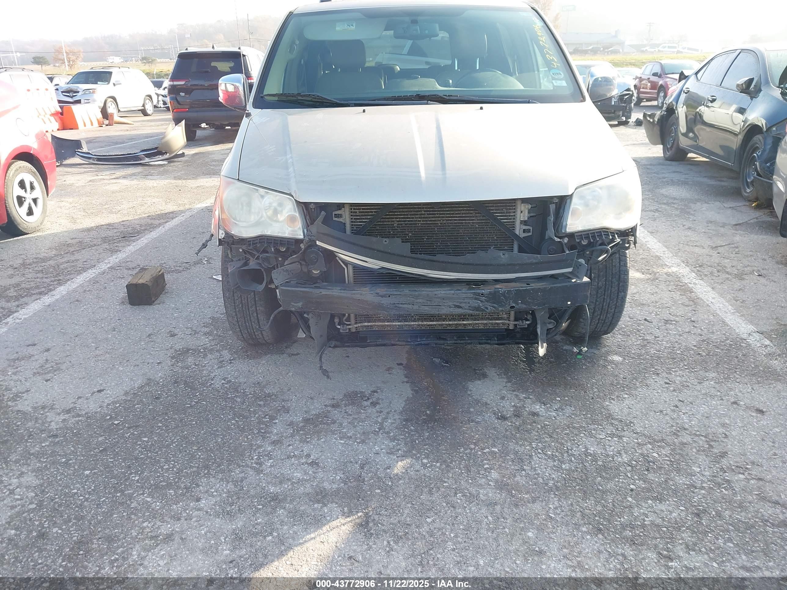 CHRYSLER TOWN image 6