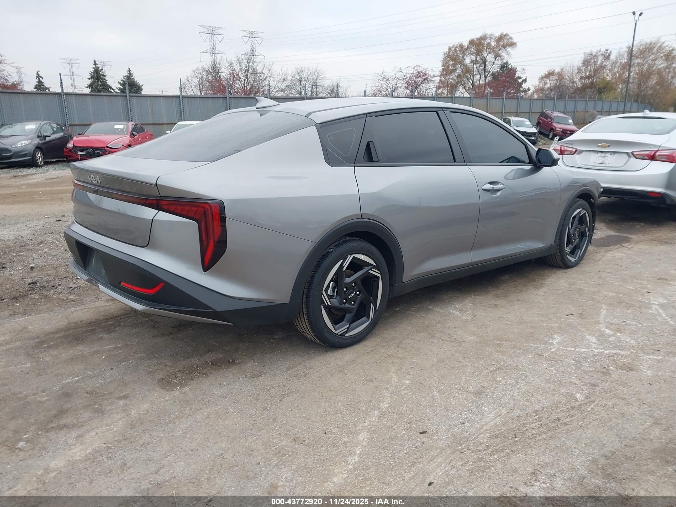KIA K4 image 4