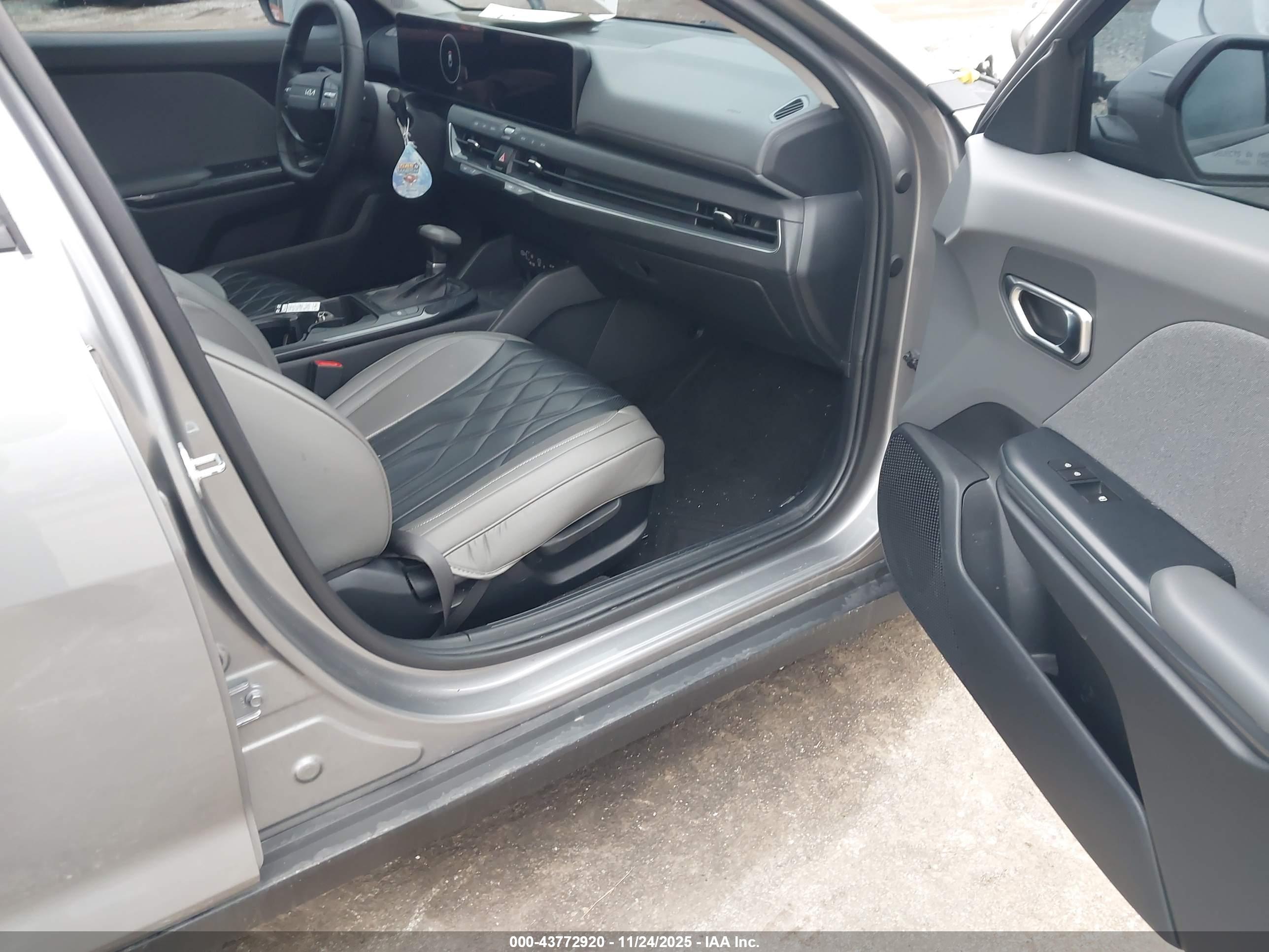 KIA K4 image 5