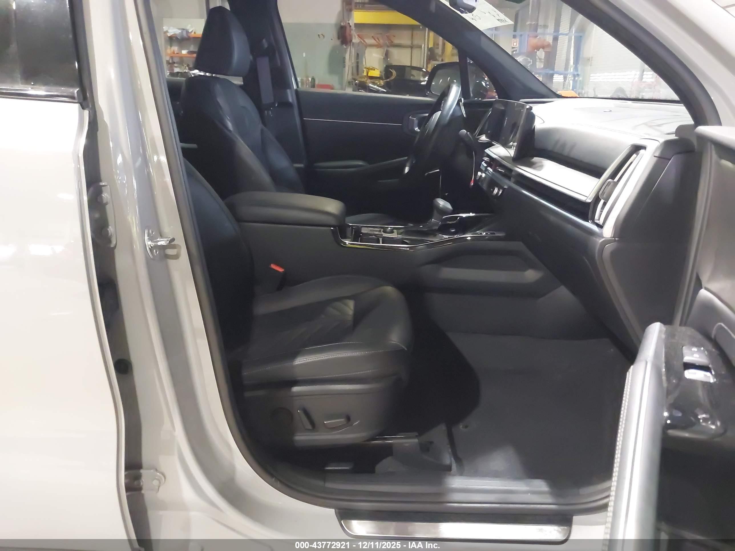 KIA SORENTO image 5