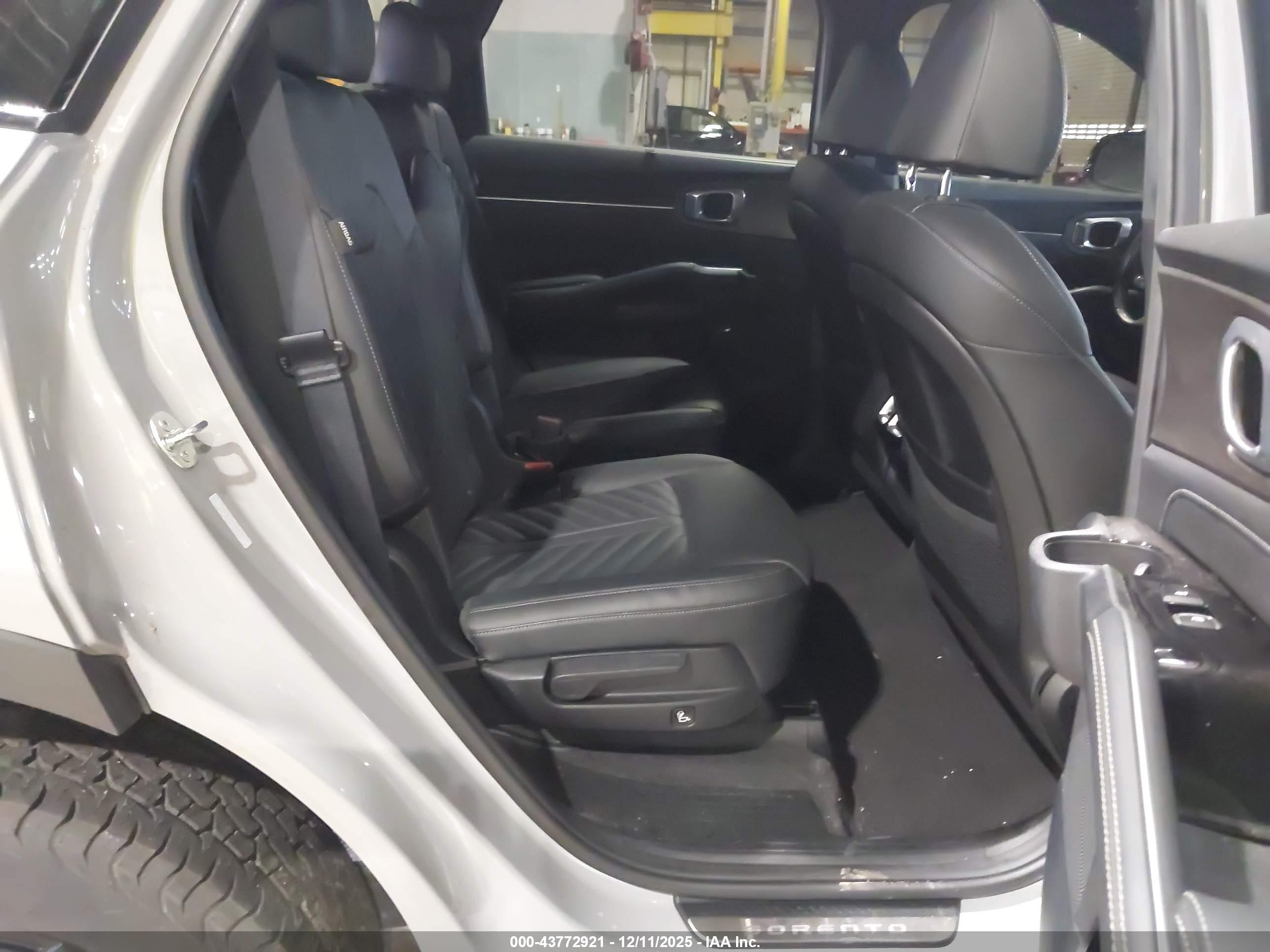 KIA SORENTO image 8