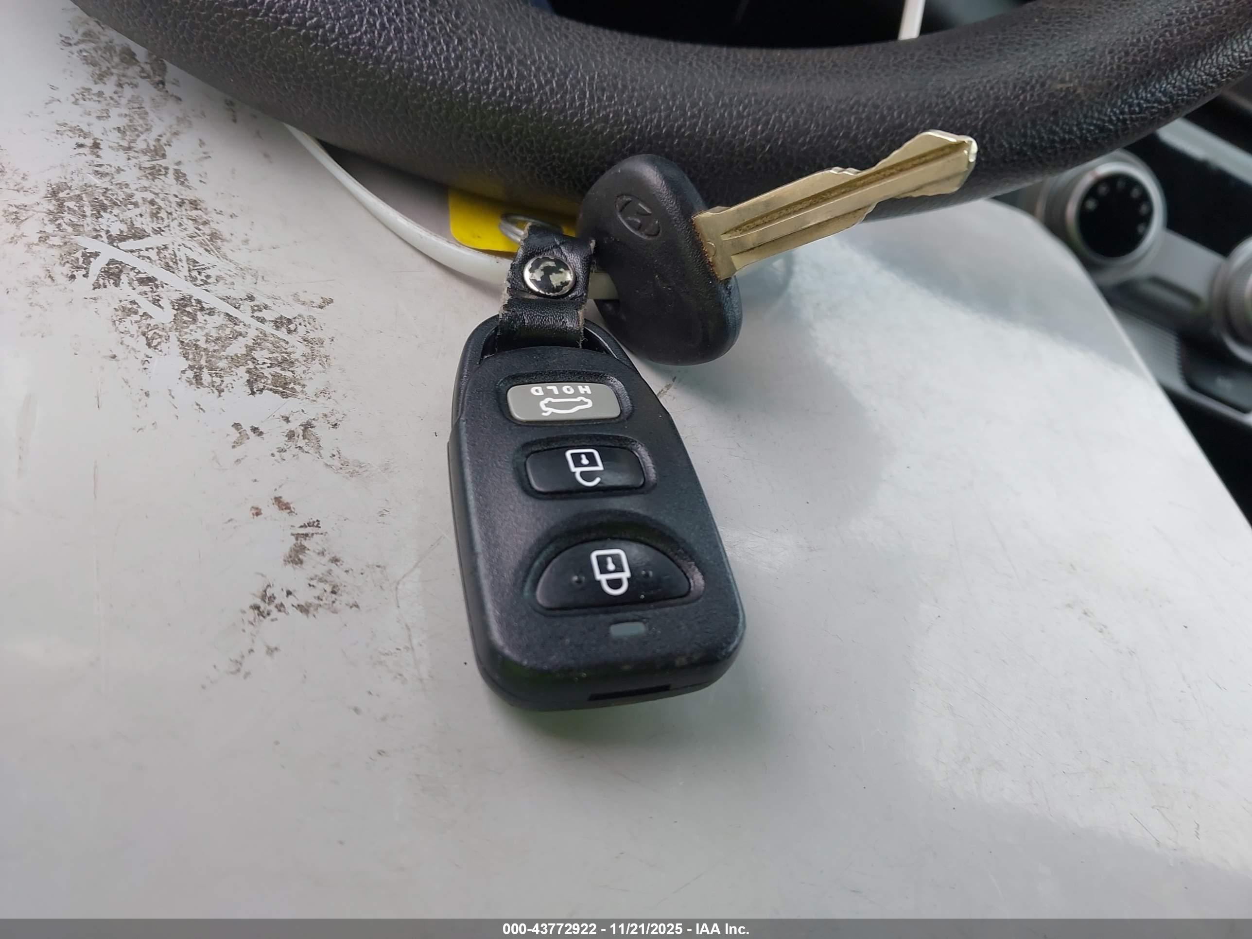 HYUNDAI ELANTRA image 11