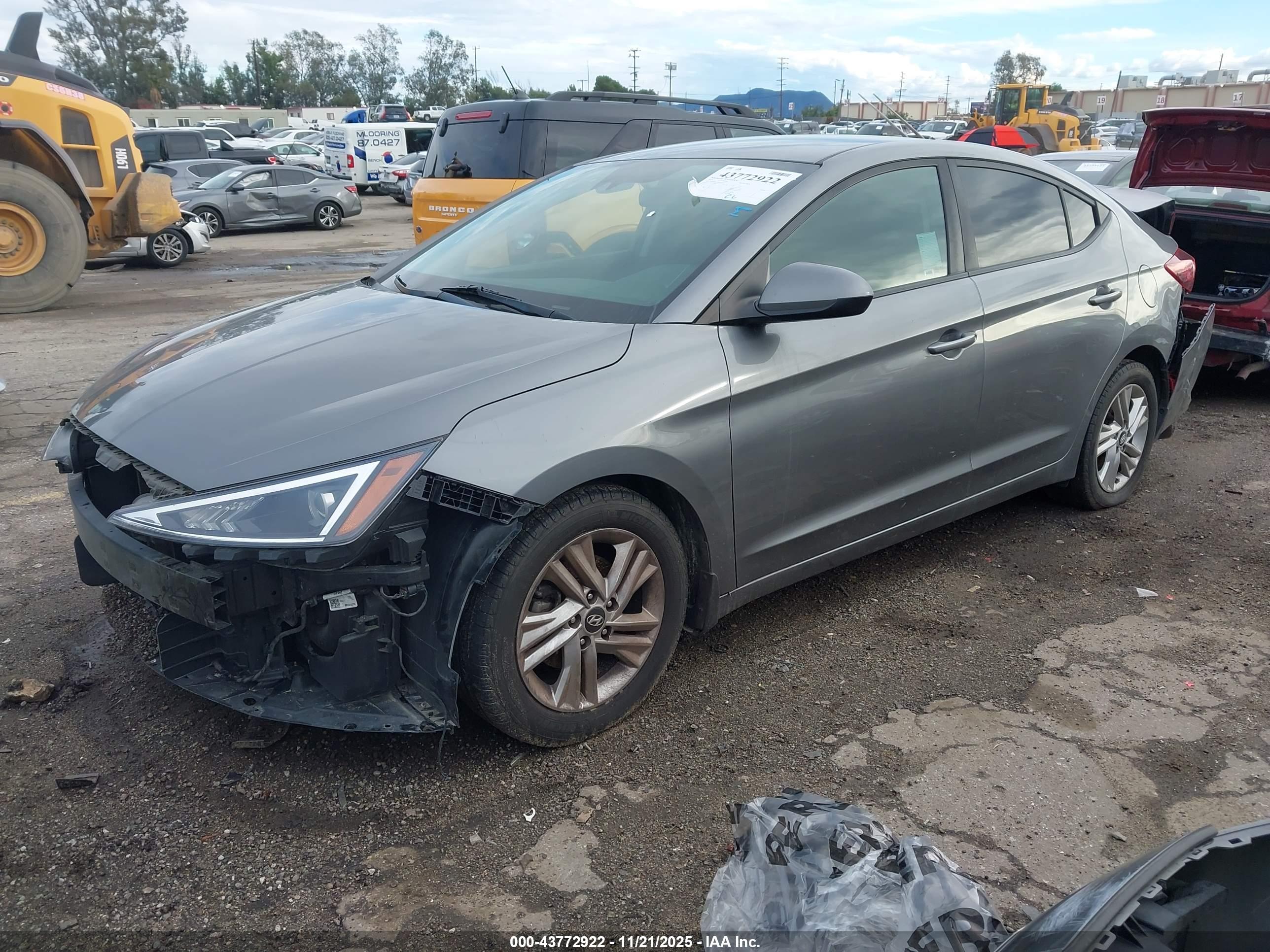 HYUNDAI ELANTRA image 2