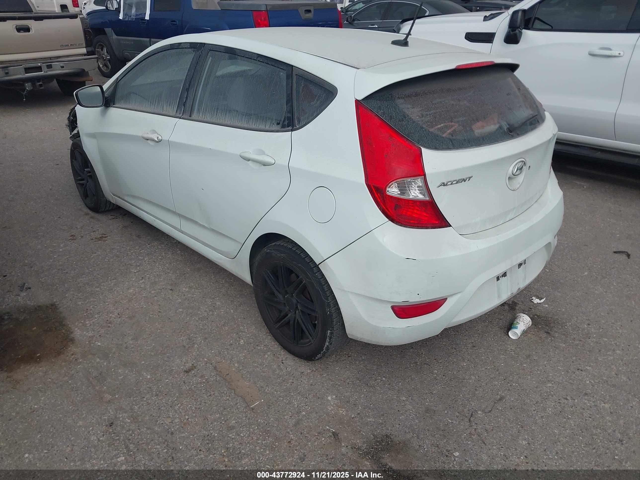 HYUNDAI ACCENT image 3