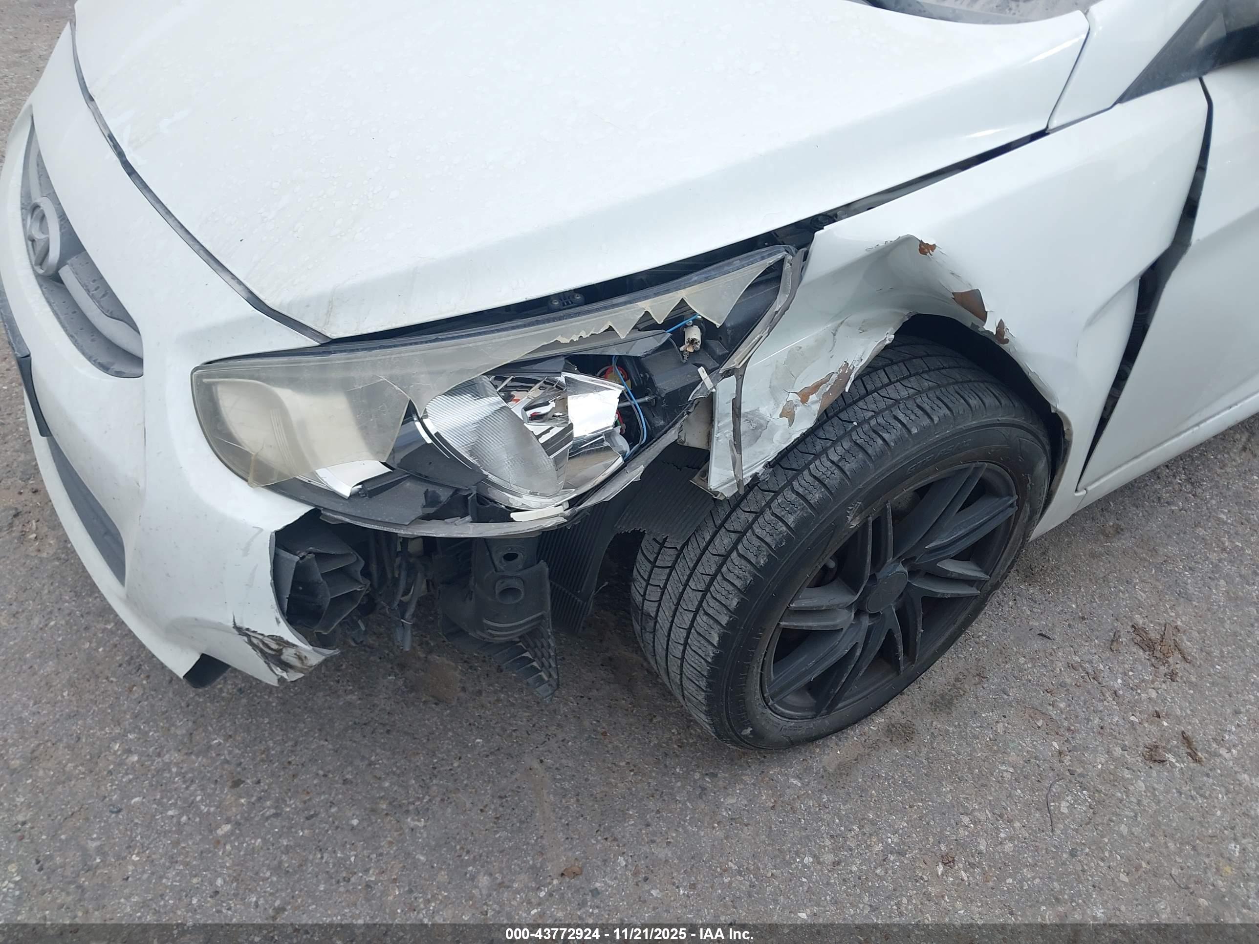 HYUNDAI ACCENT image 6