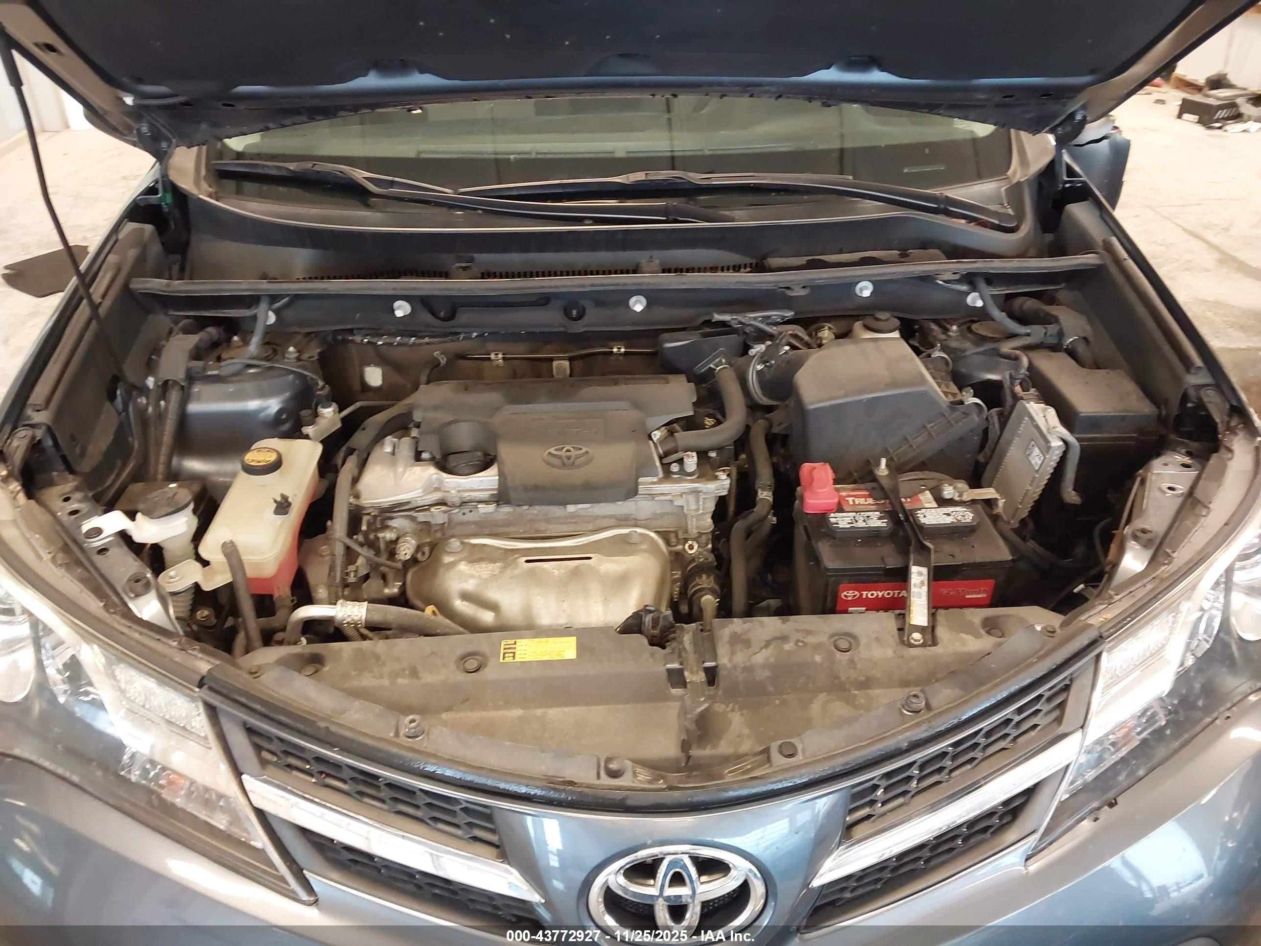 TOYOTA RAV4 image 10