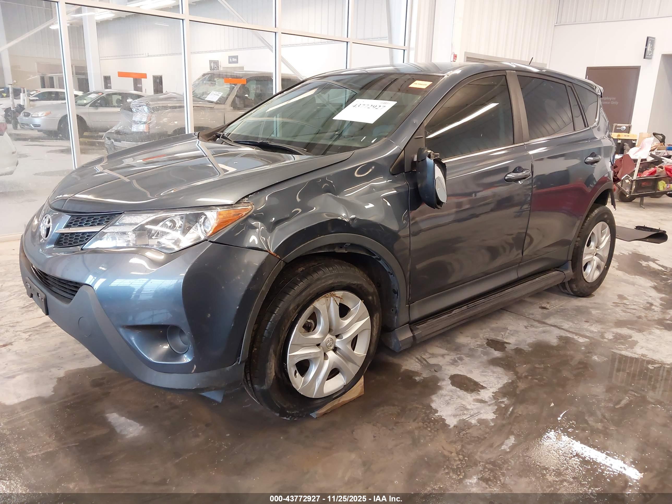 TOYOTA RAV4 image 2