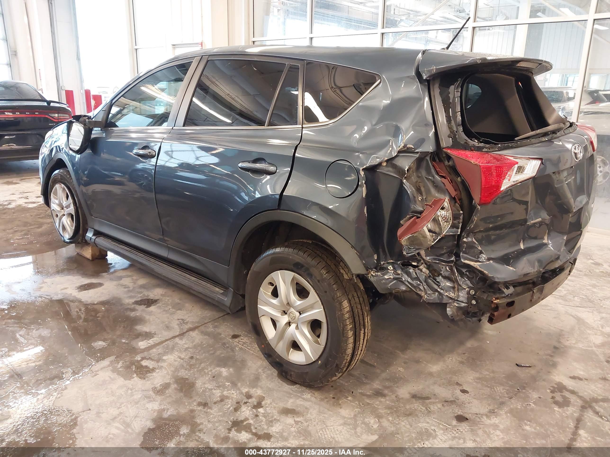 TOYOTA RAV4 image 3