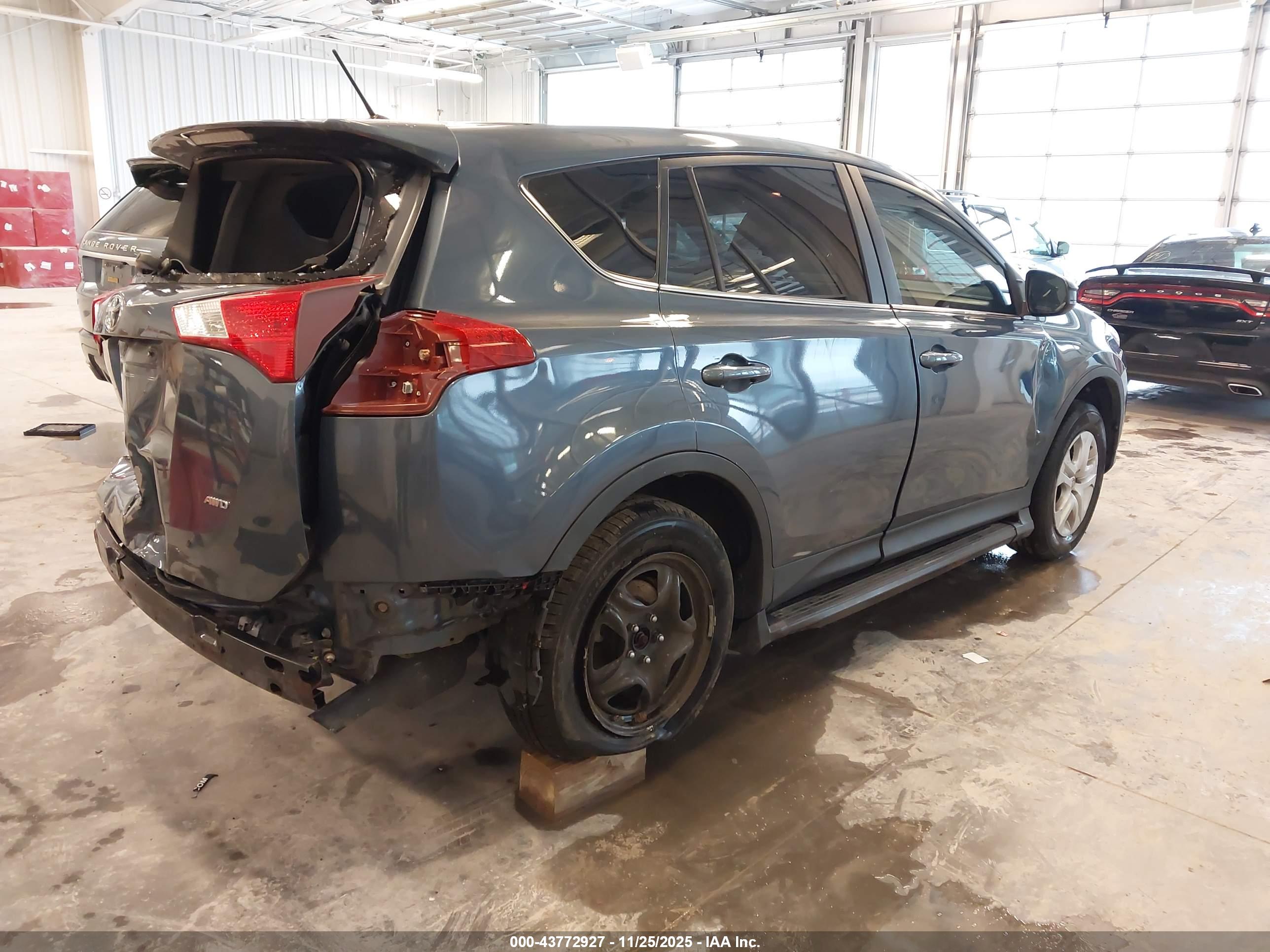 TOYOTA RAV4 image 4