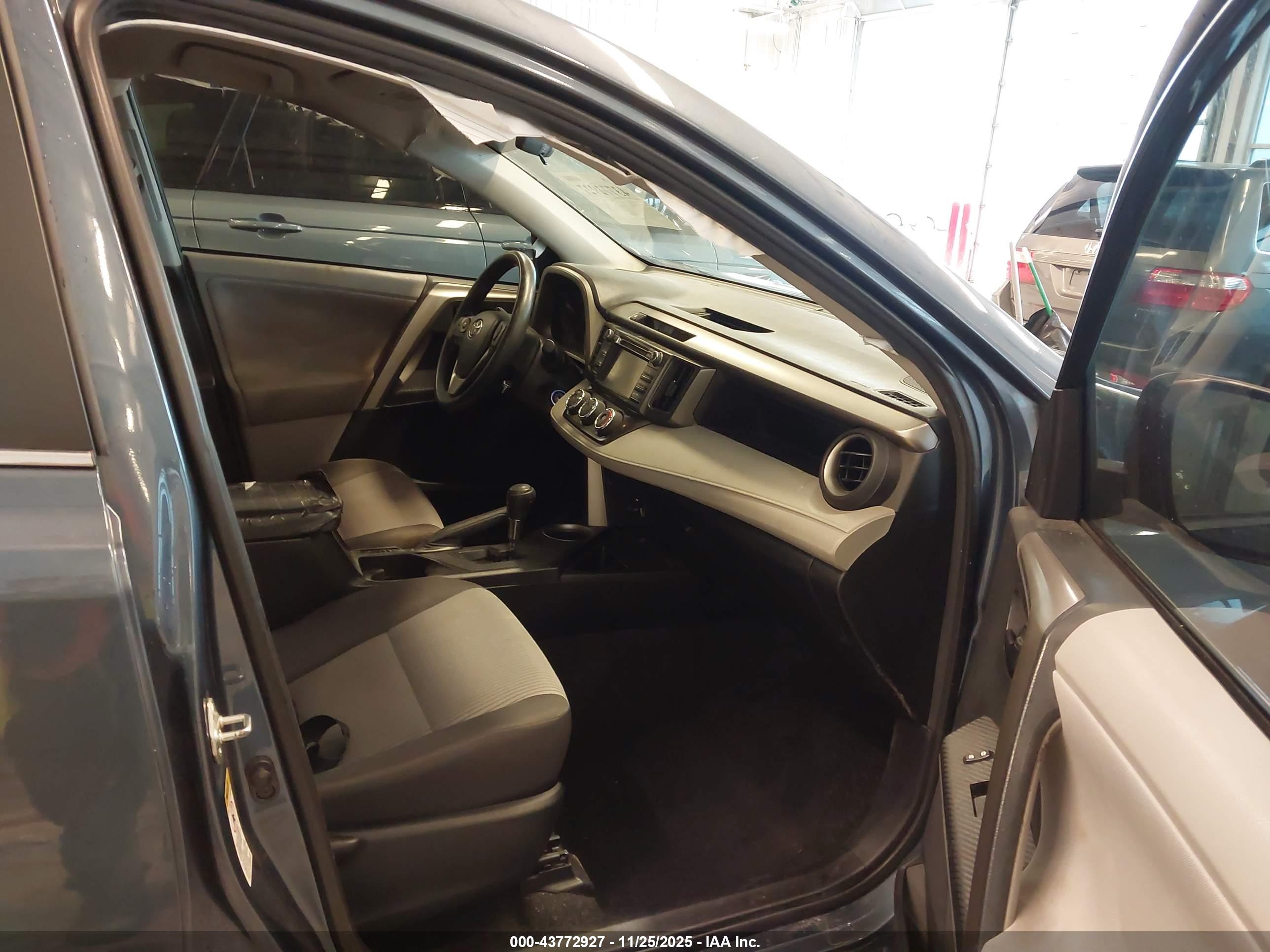 TOYOTA RAV4 image 5
