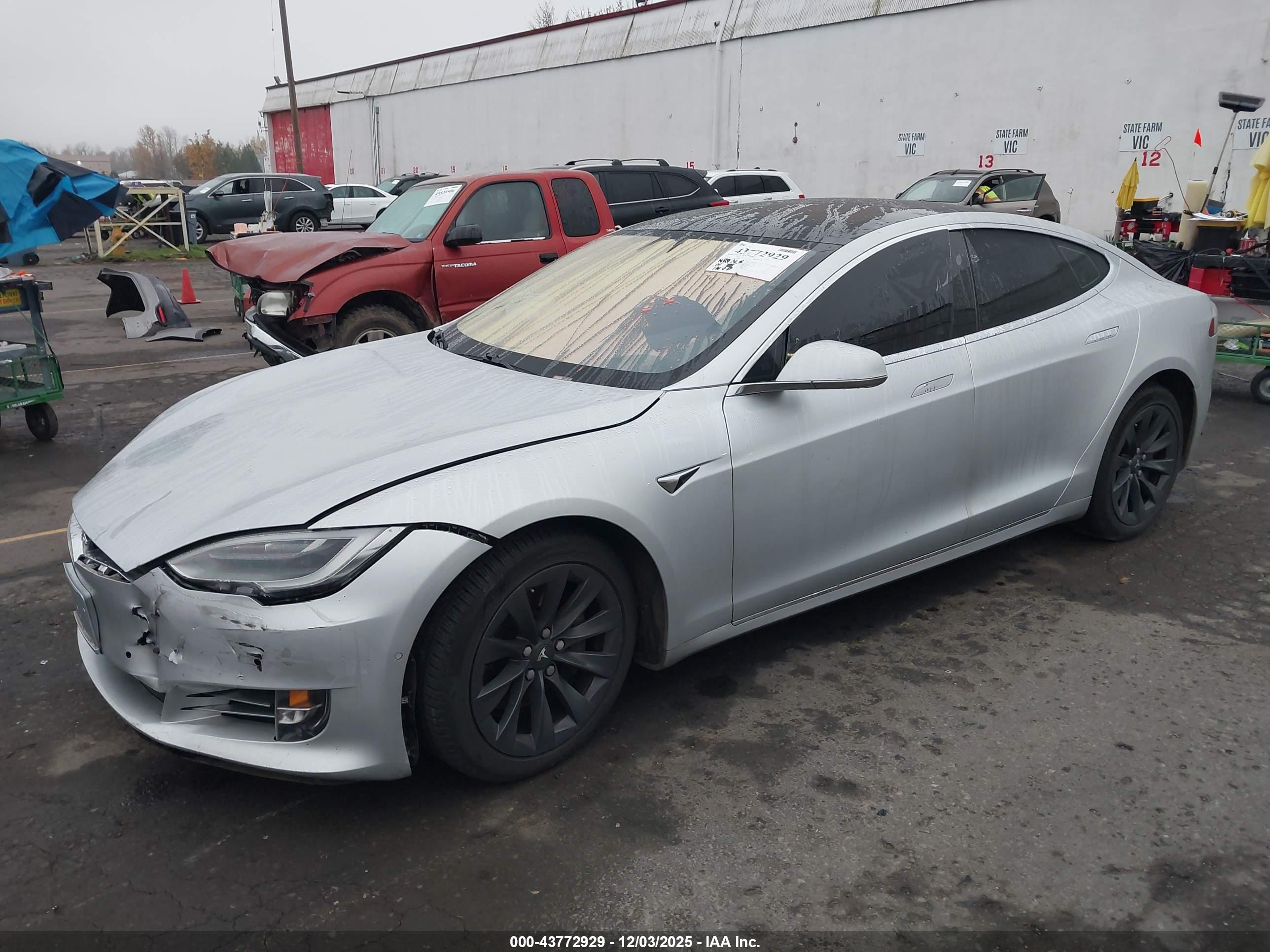 TESLA MODEL image 2