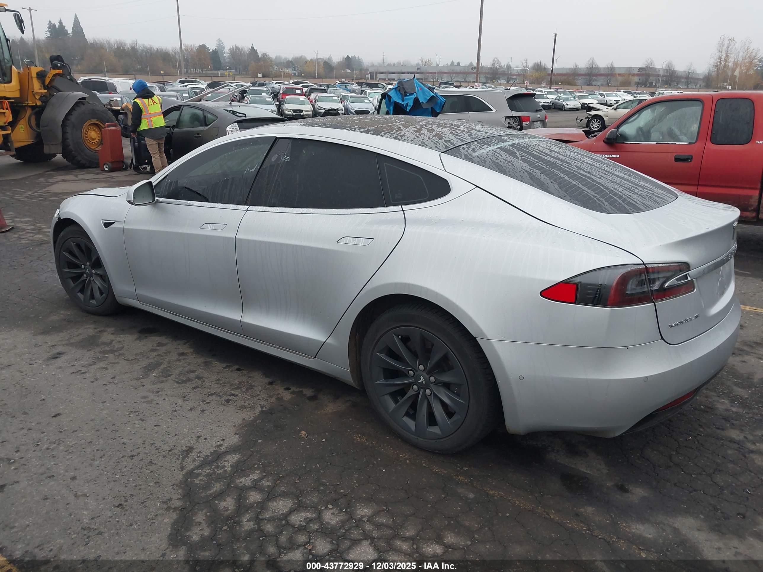 TESLA MODEL image 3