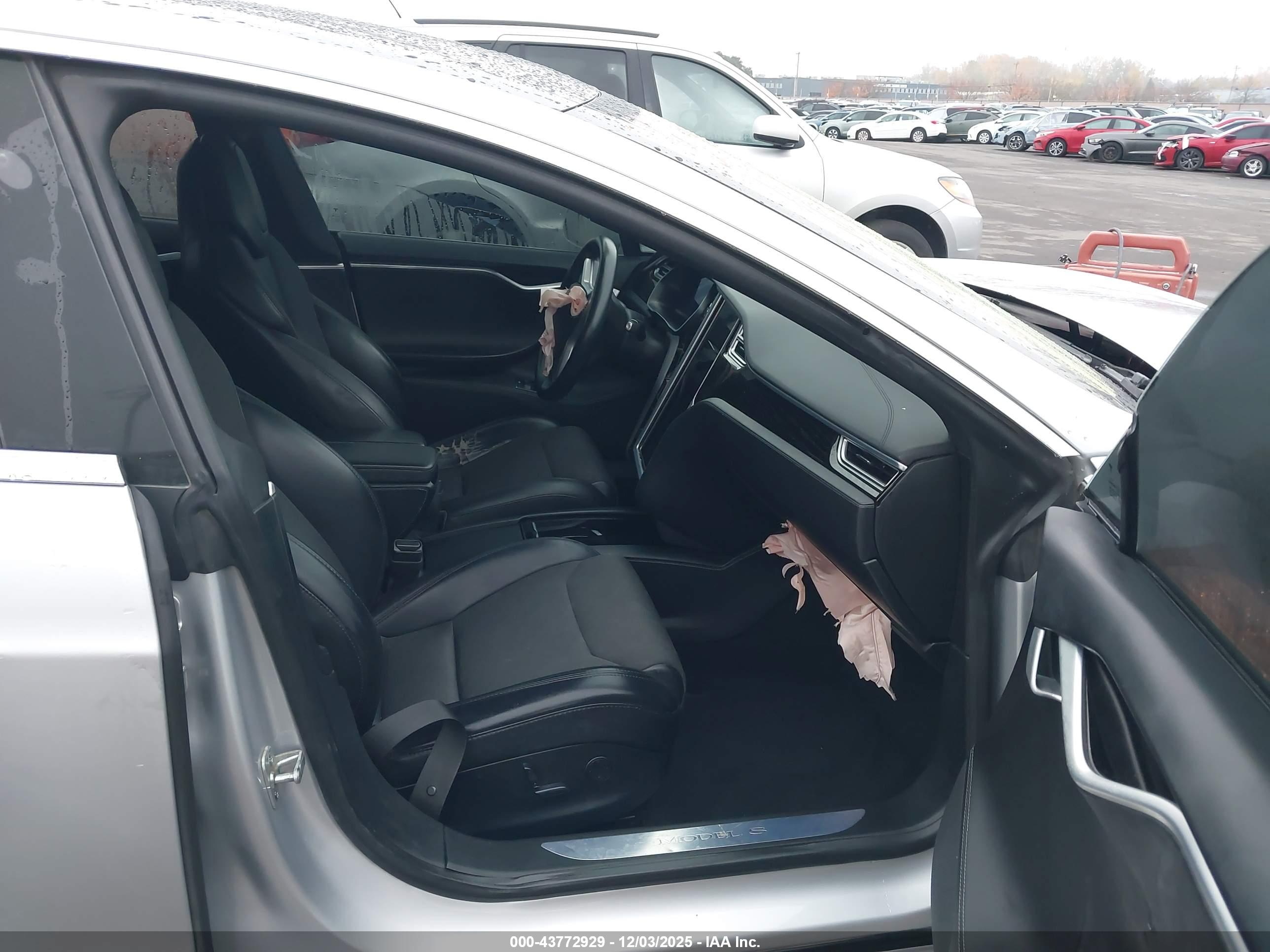 TESLA MODEL image 5