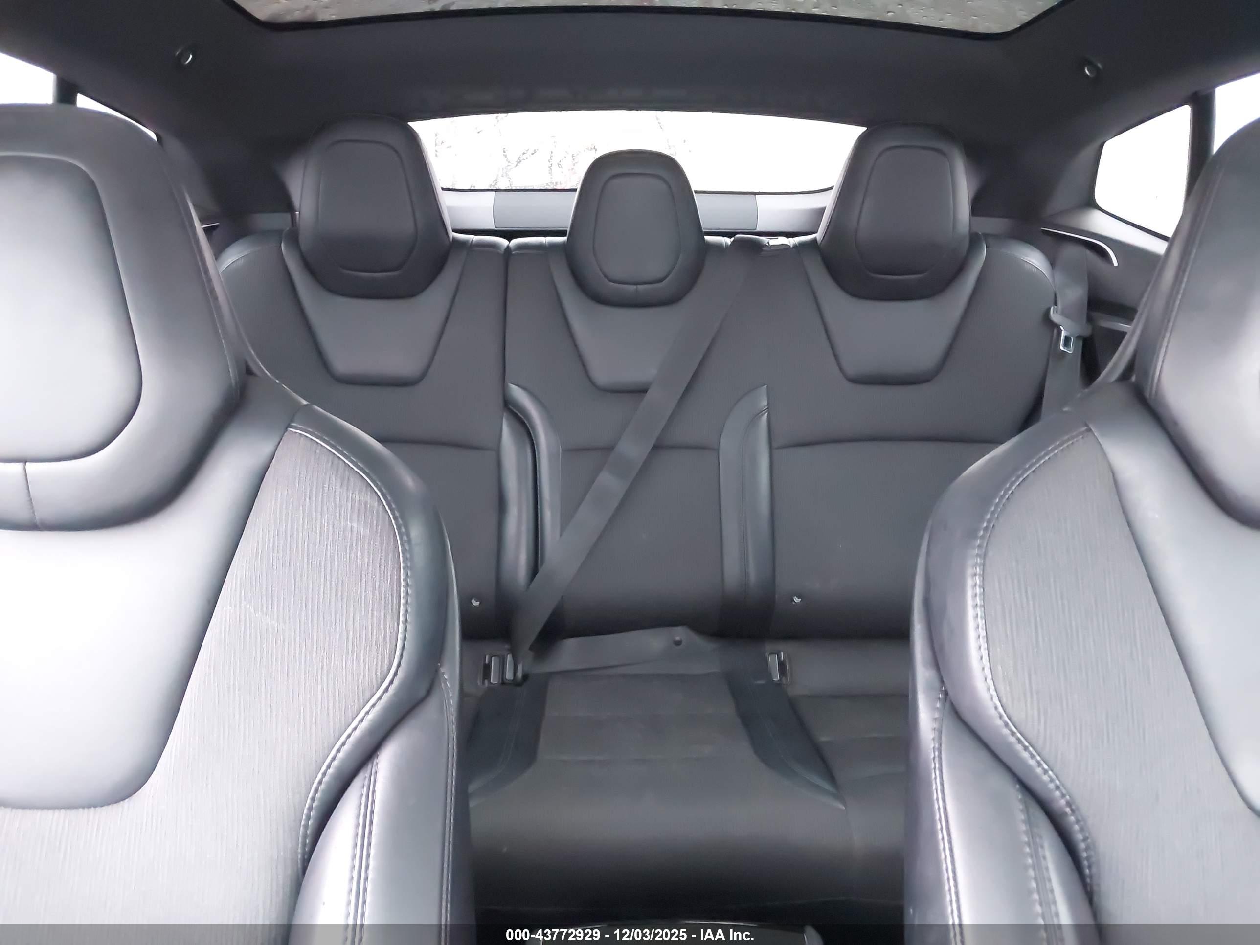 TESLA MODEL image 8