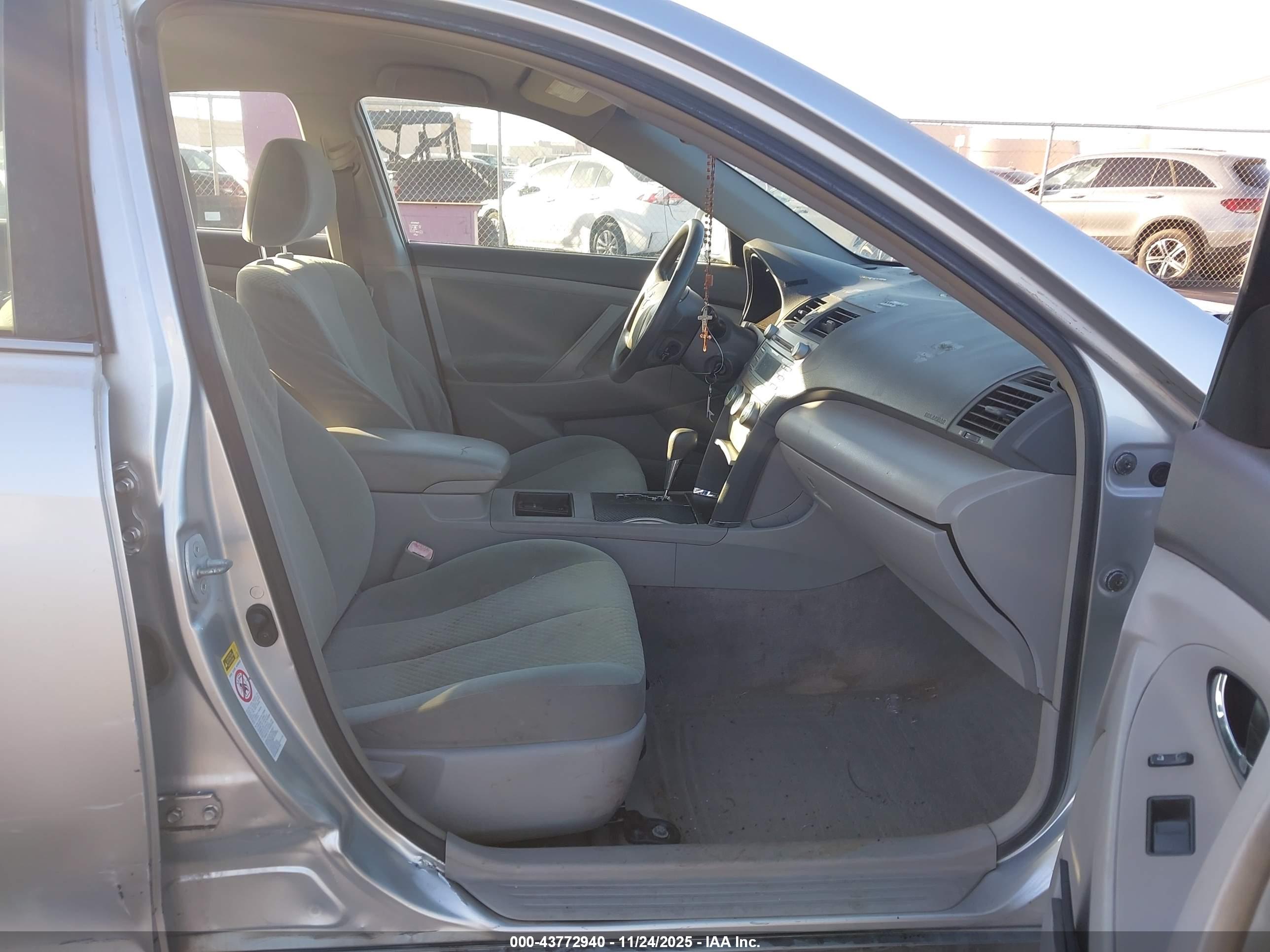 TOYOTA CAMRY image 5