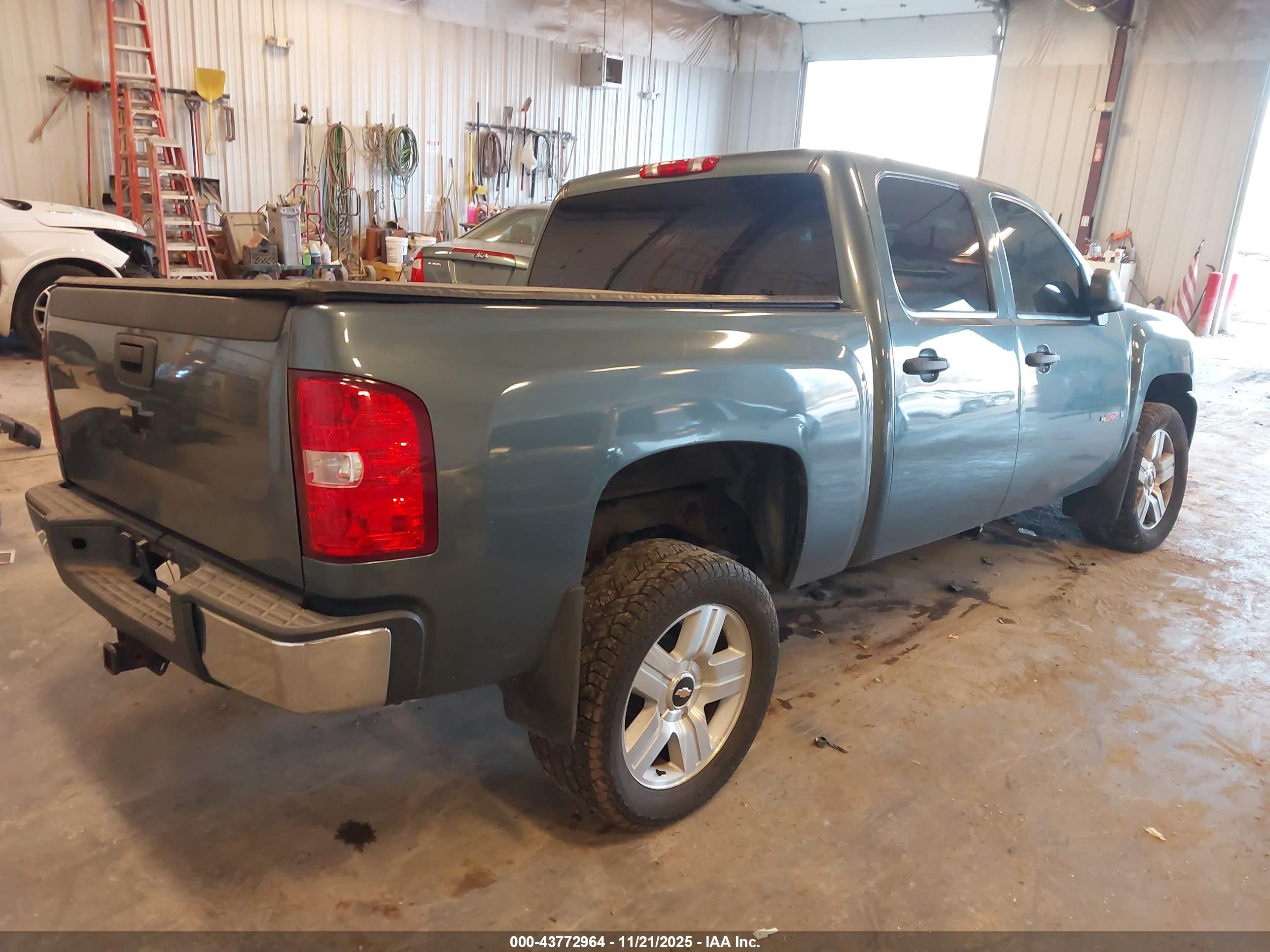 CHEVROLET SILVERADO image 4