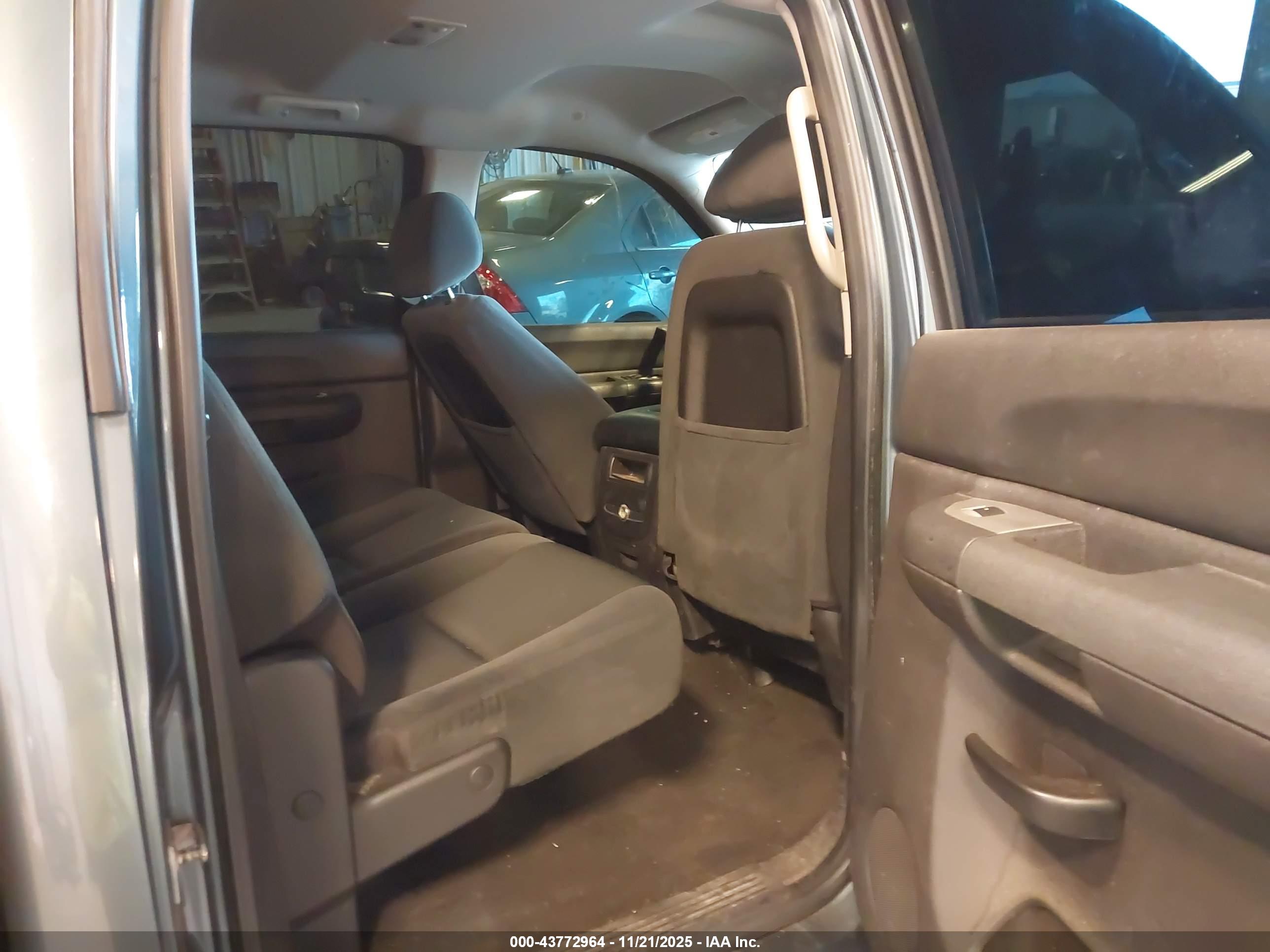 CHEVROLET SILVERADO image 8